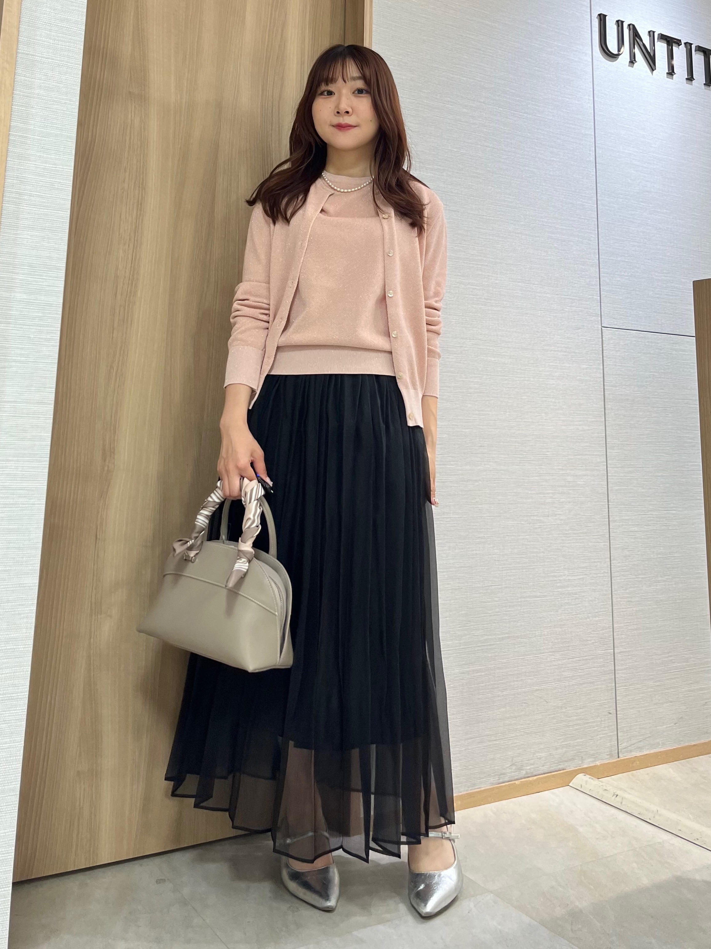 KAHOさんの「UNTITLED｜【アンサンブル可】ラメ混クルーネックプルオーバー」を使ったコーディネート