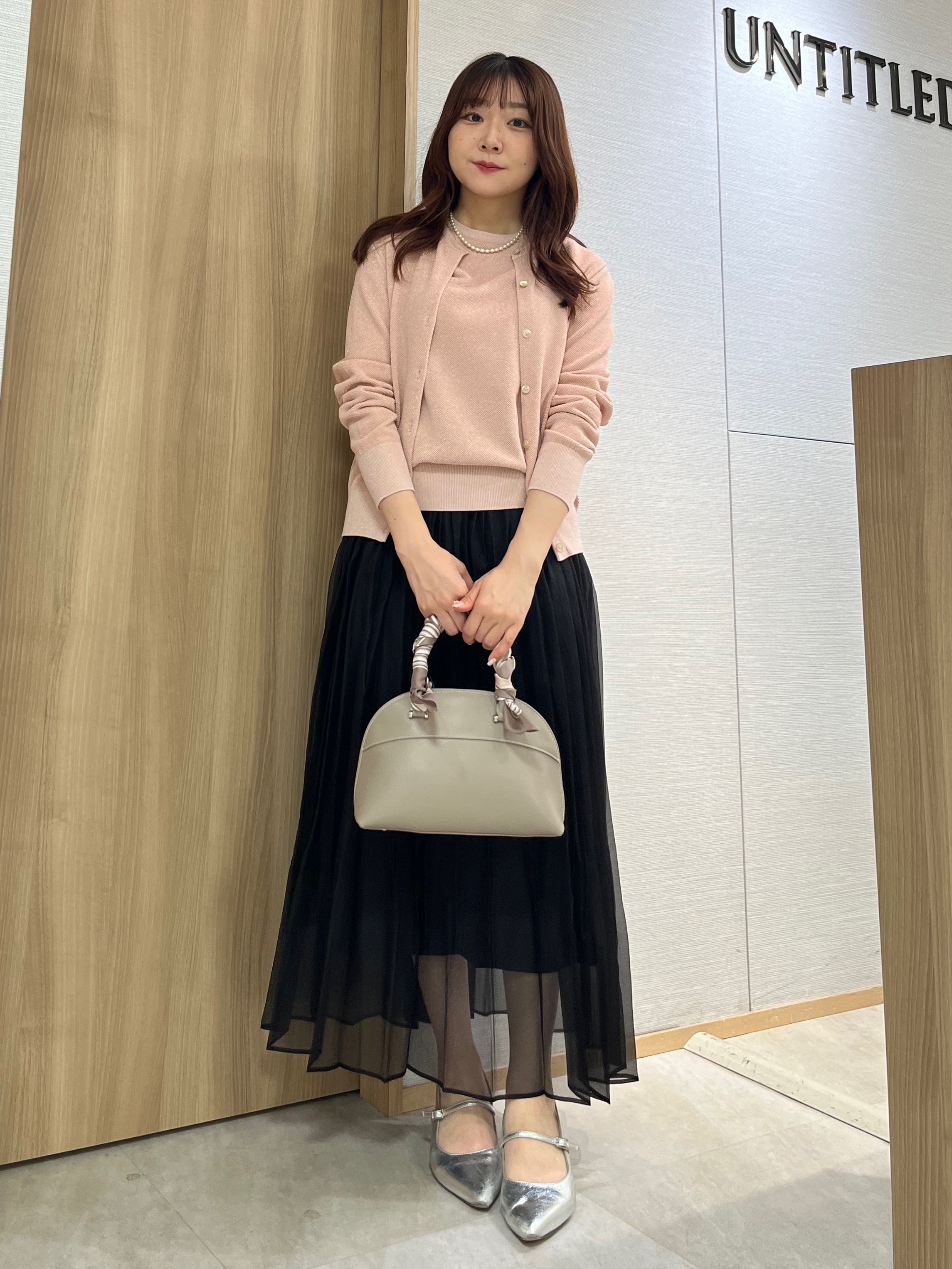 KAHOさんの「UNTITLED｜【アンサンブル可】ラメ混クルーネックプルオーバー」を使ったコーディネート