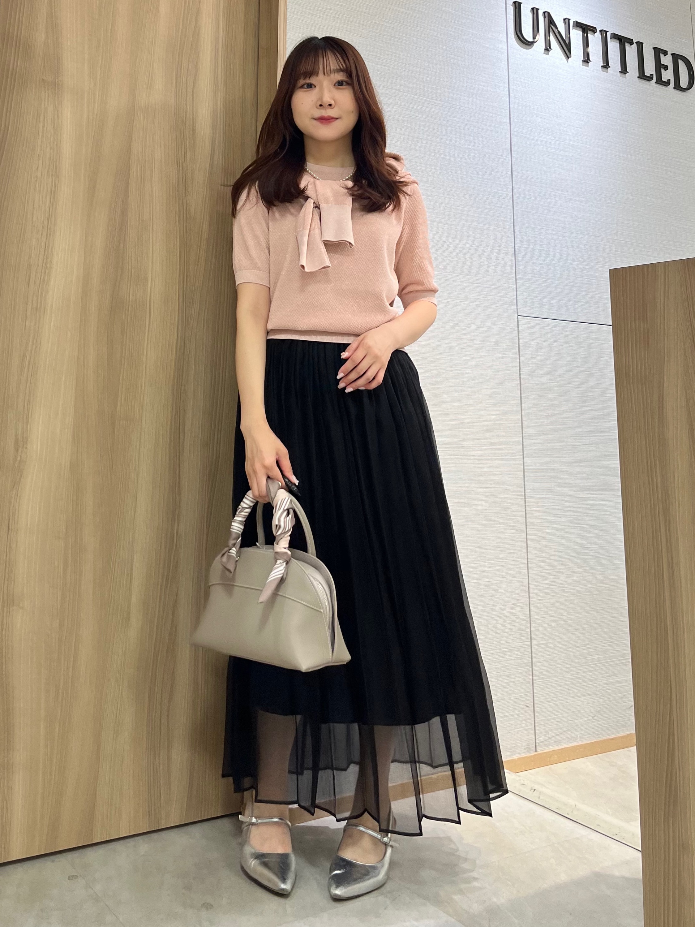 KAHOさんの「UNTITLED｜【アンサンブル可】ラメ混クルーネックプルオーバー」を使ったコーディネート