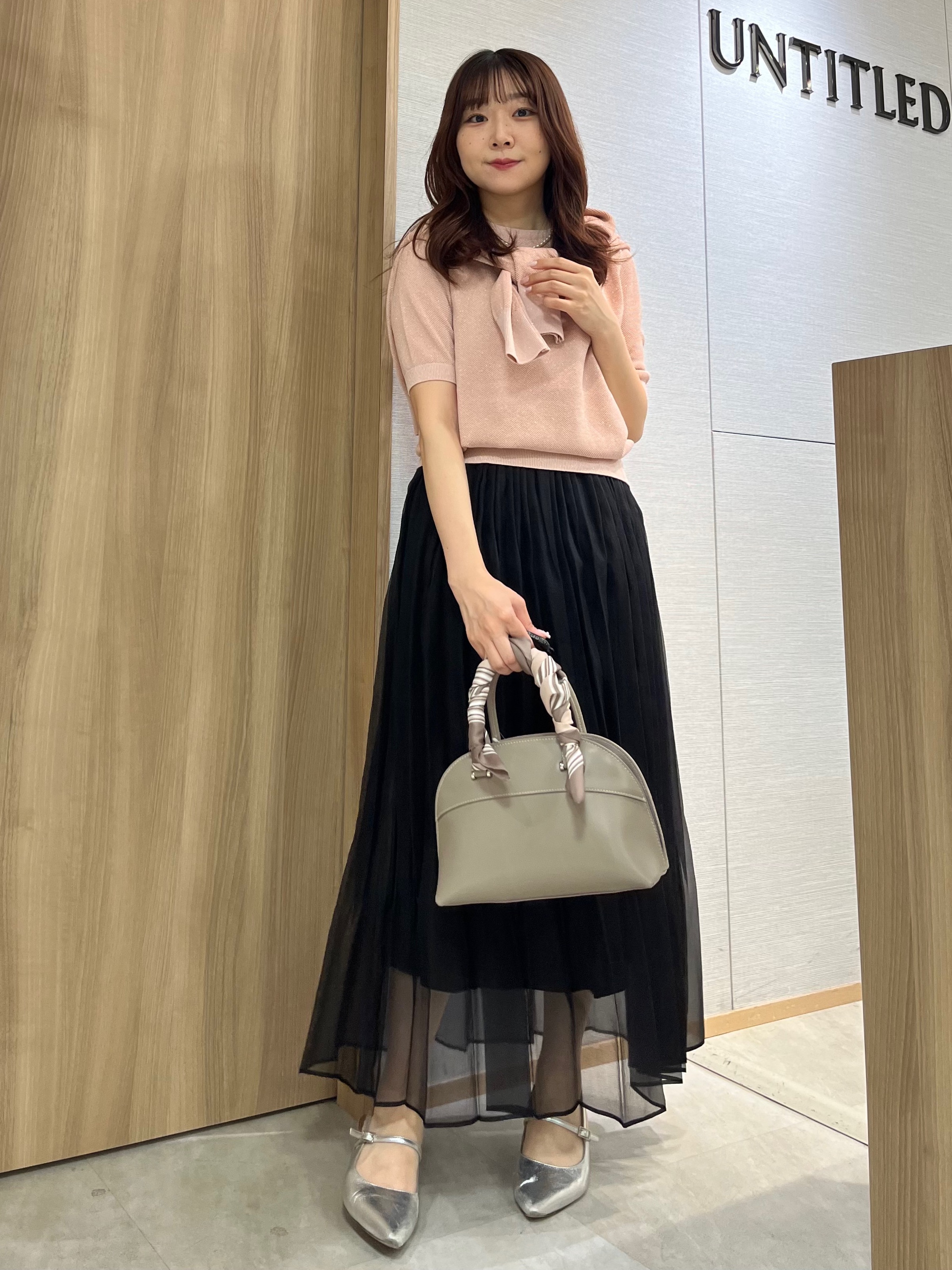 KAHOさんの「UNTITLED｜【アンサンブル可】ラメ混クルーネックプルオーバー」を使ったコーディネート