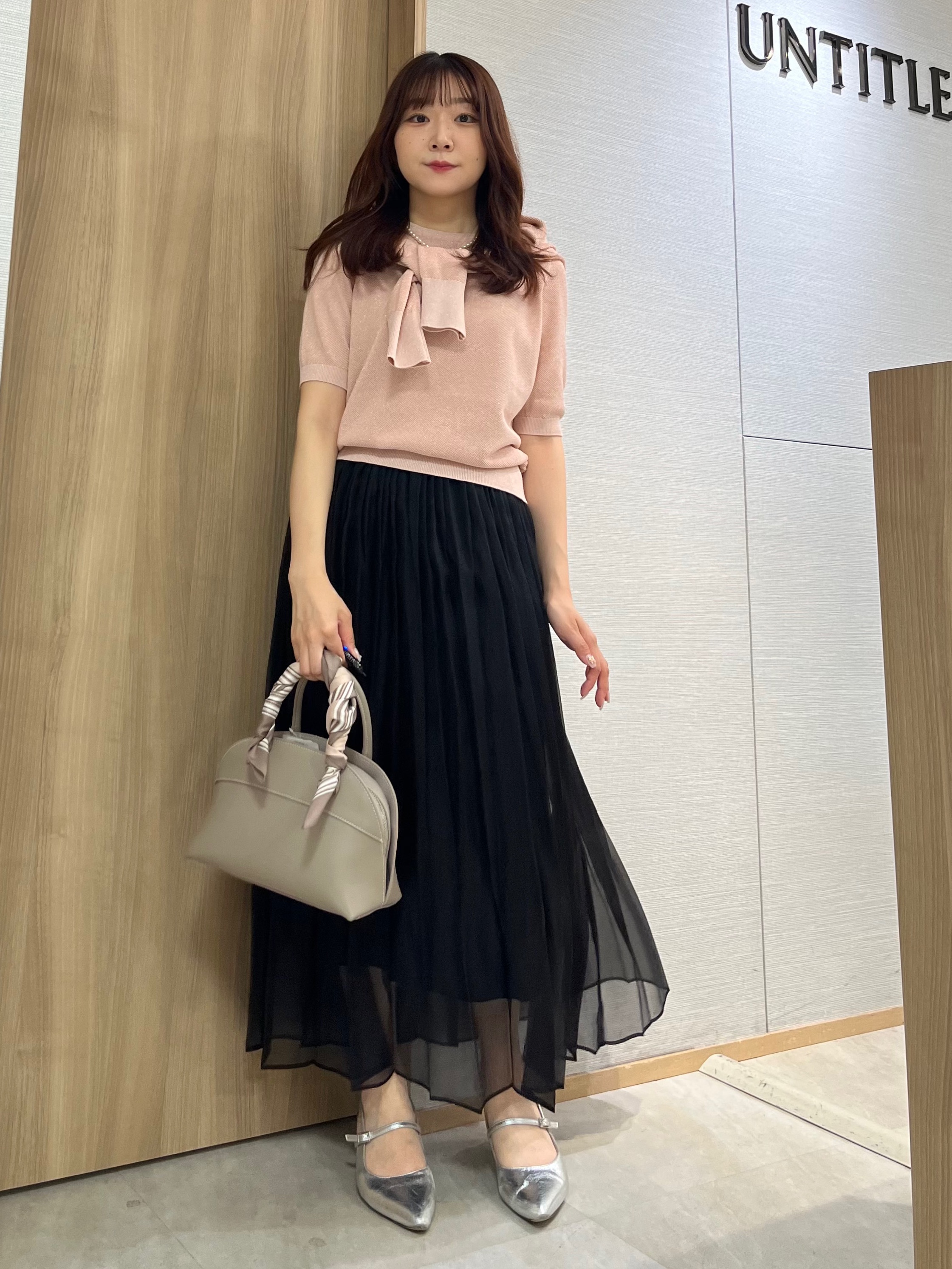 KAHOさんの「UNTITLED｜【アンサンブル可】ラメ混クルーネックプルオーバー」を使ったコーディネート