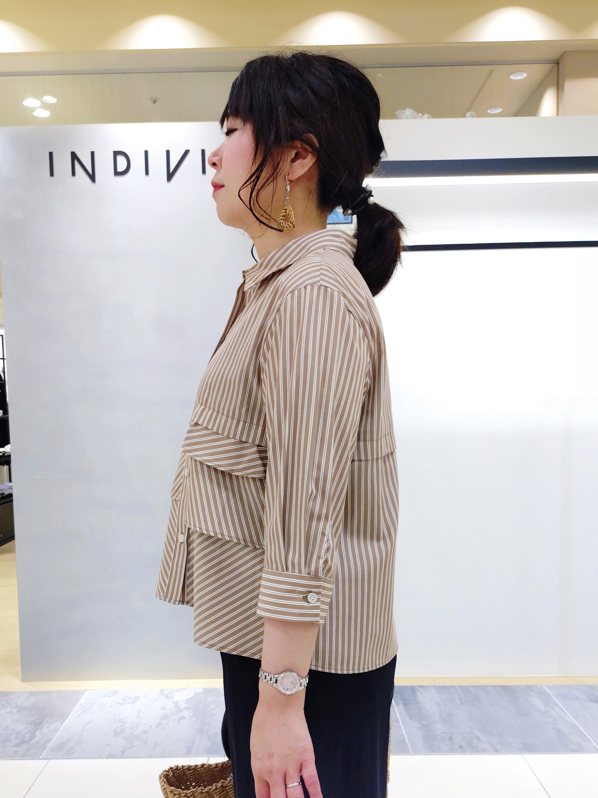 TOMOMIさんの「INDIVI｜【褒められパンツ／洗える／ウエストゴム】ワイドタックパンツ」を使ったコーディネート