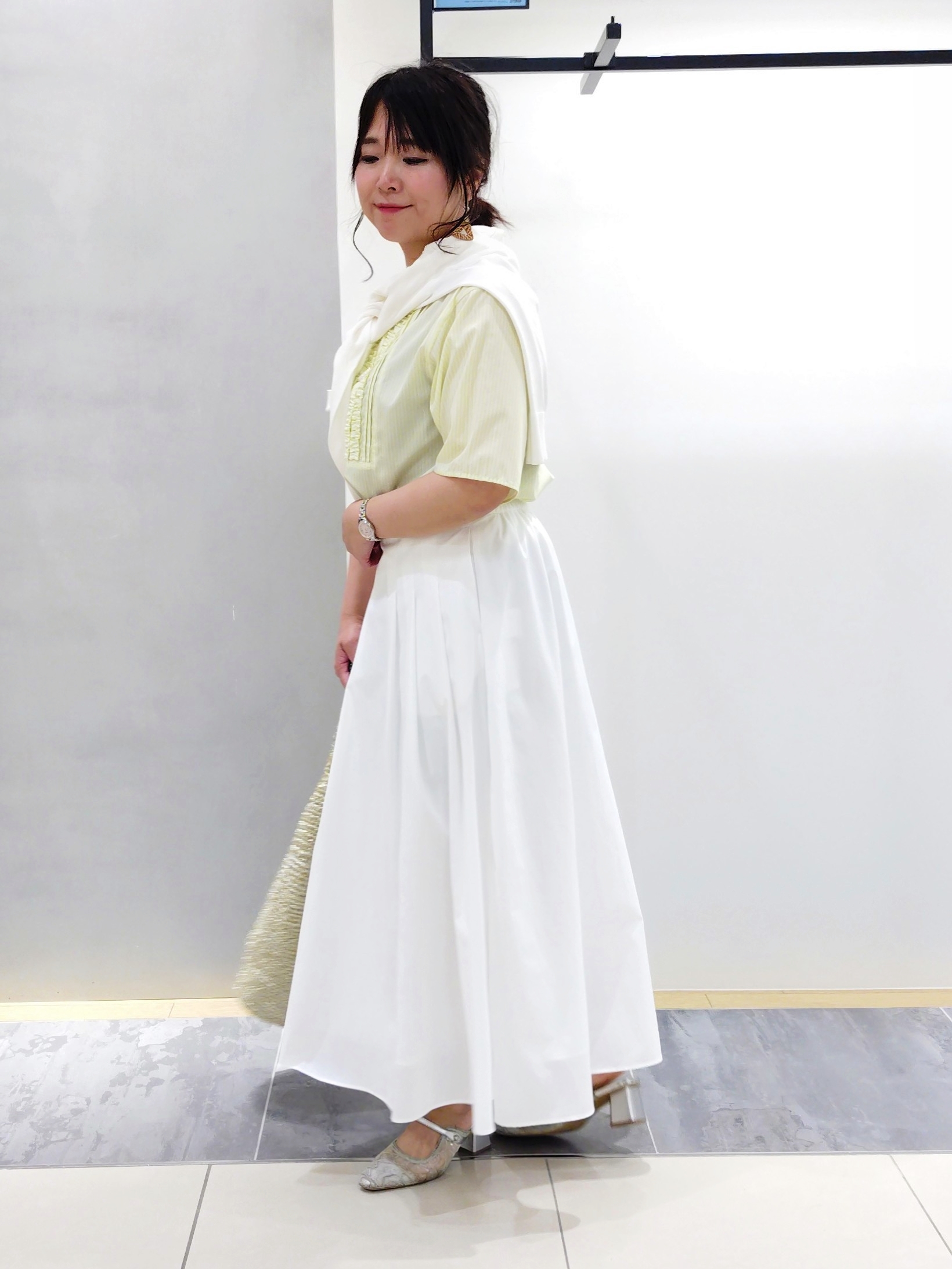 TOMOMIさんの「INDIVI｜【UVケア／吸汗速乾／着映え】フリルピンタックブラウス」を使ったコーディネート