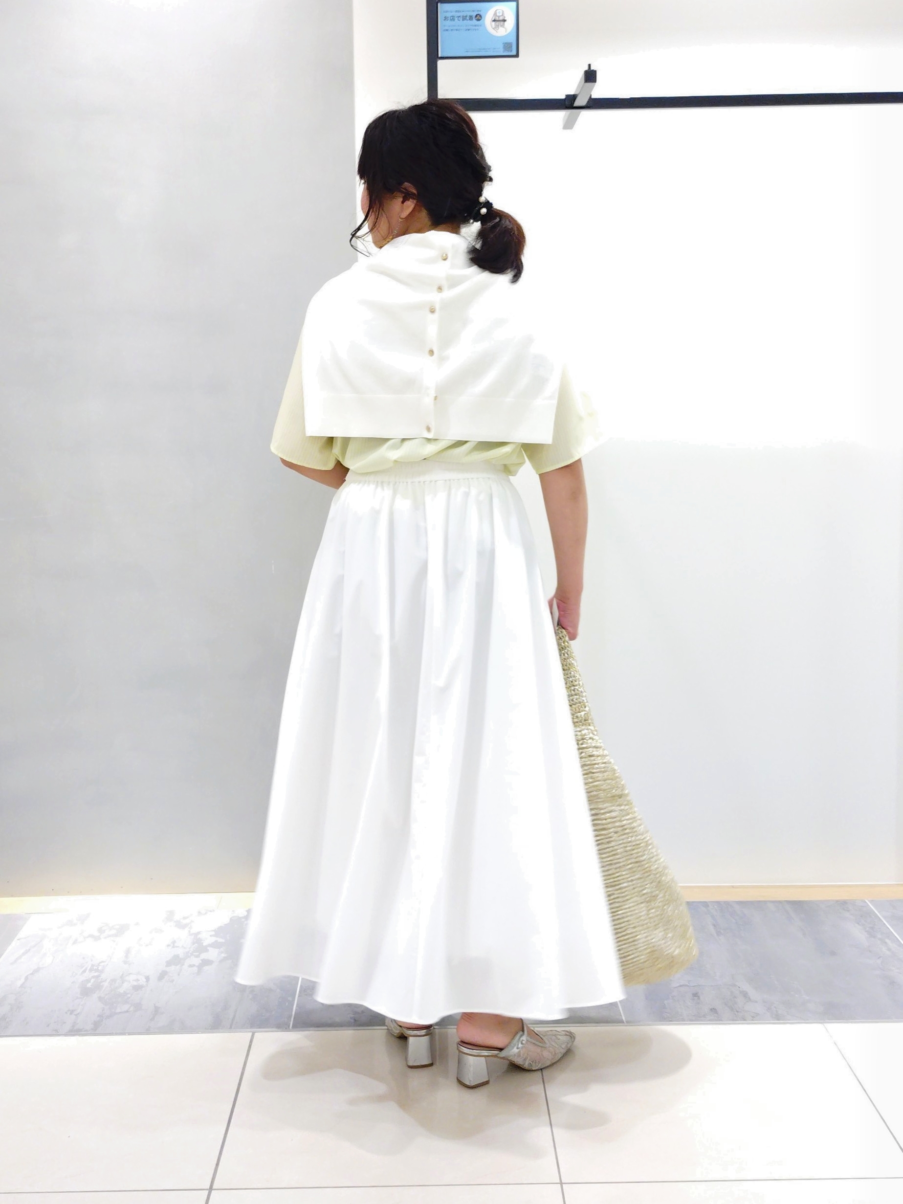 TOMOMIさんの「INDIVI｜【UVケア／吸汗速乾／着映え】フリルピンタックブラウス」を使ったコーディネート