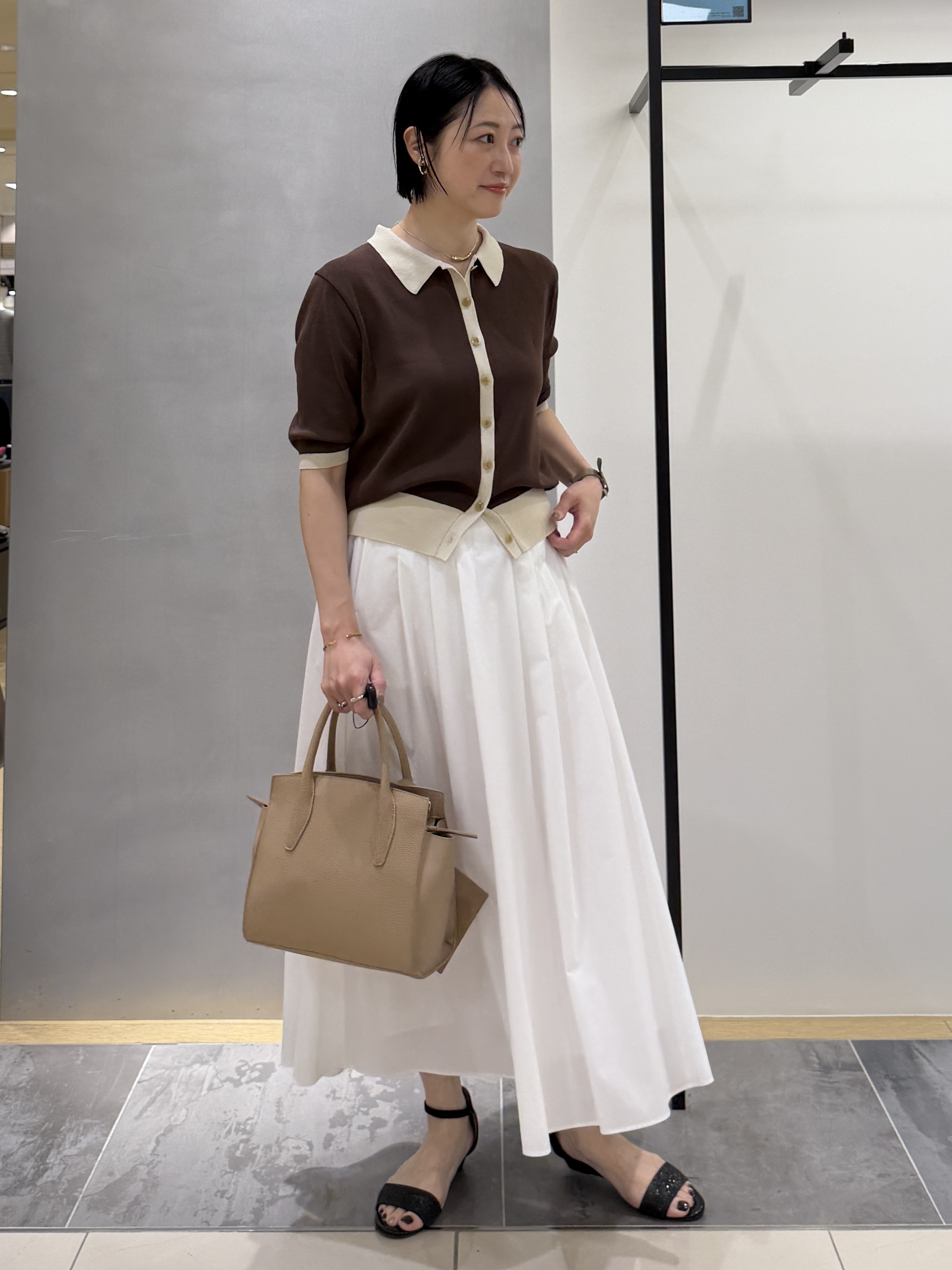 shihoさんの「INDIVI｜【バイカラー】衿付きシャツ風ニット」を使ったコーディネート