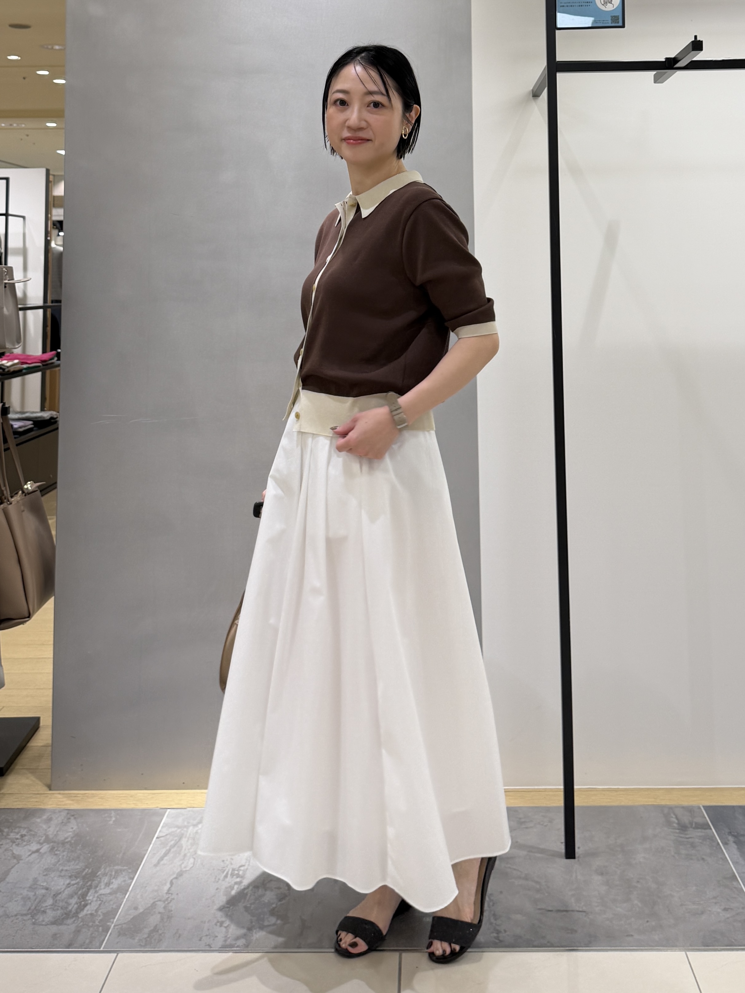 shihoさんの「INDIVI｜【バイカラー】衿付きシャツ風ニット」を使ったコーディネート