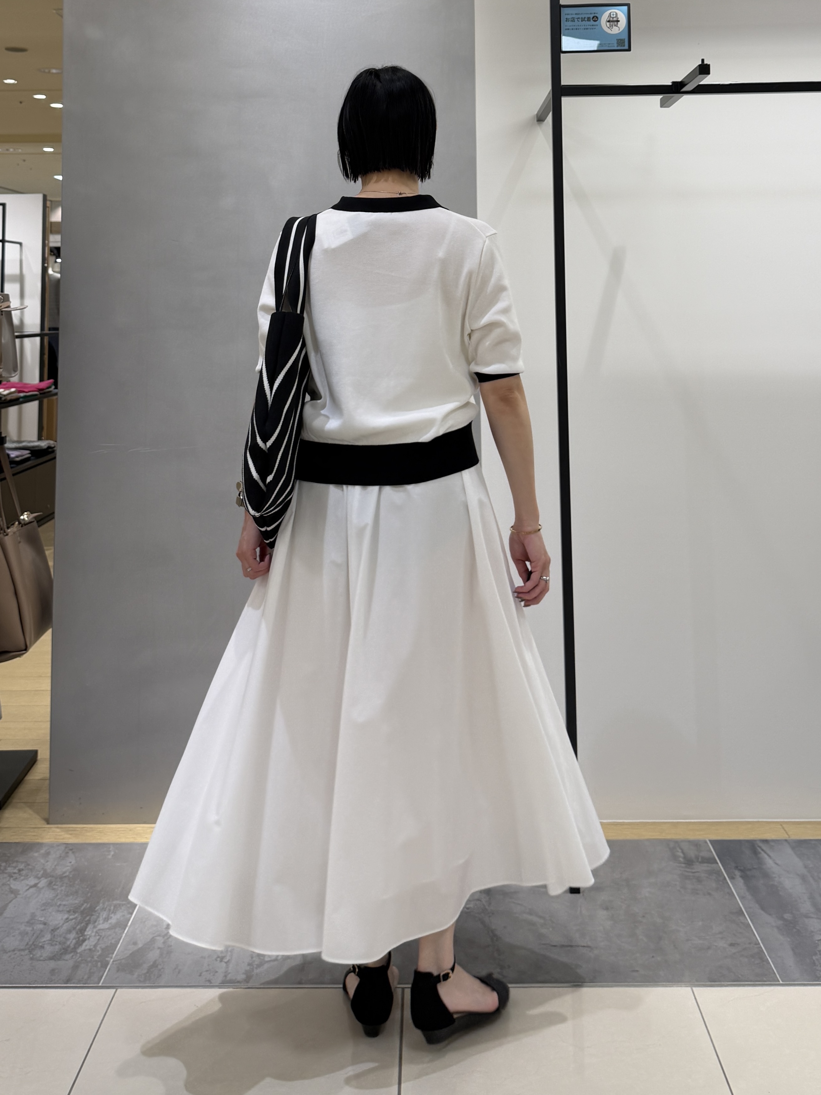 shihoさんの「INDIVI｜【バイカラー】衿付きシャツ風ニット」を使ったコーディネート