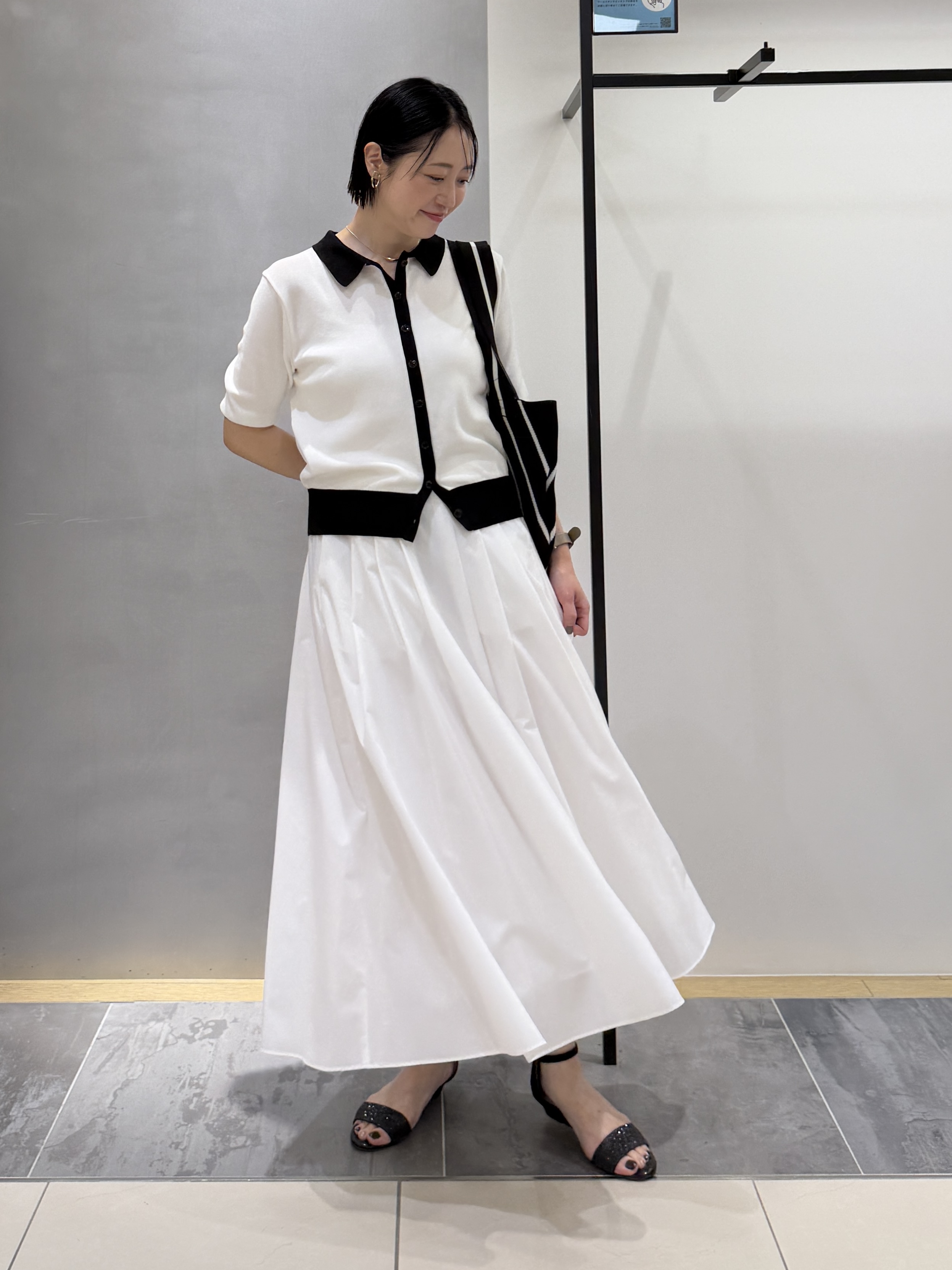 shihoさんの「INDIVI｜【バイカラー】衿付きシャツ風ニット」を使ったコーディネート