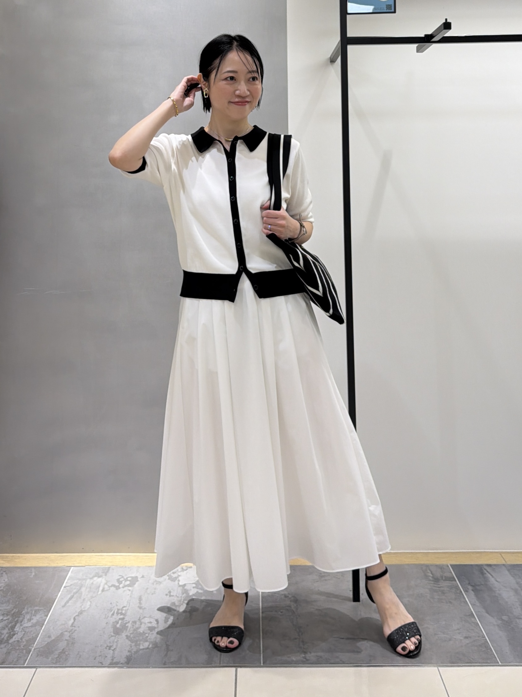 shihoさんの「INDIVI｜【バイカラー】衿付きシャツ風ニット」を使ったコーディネート