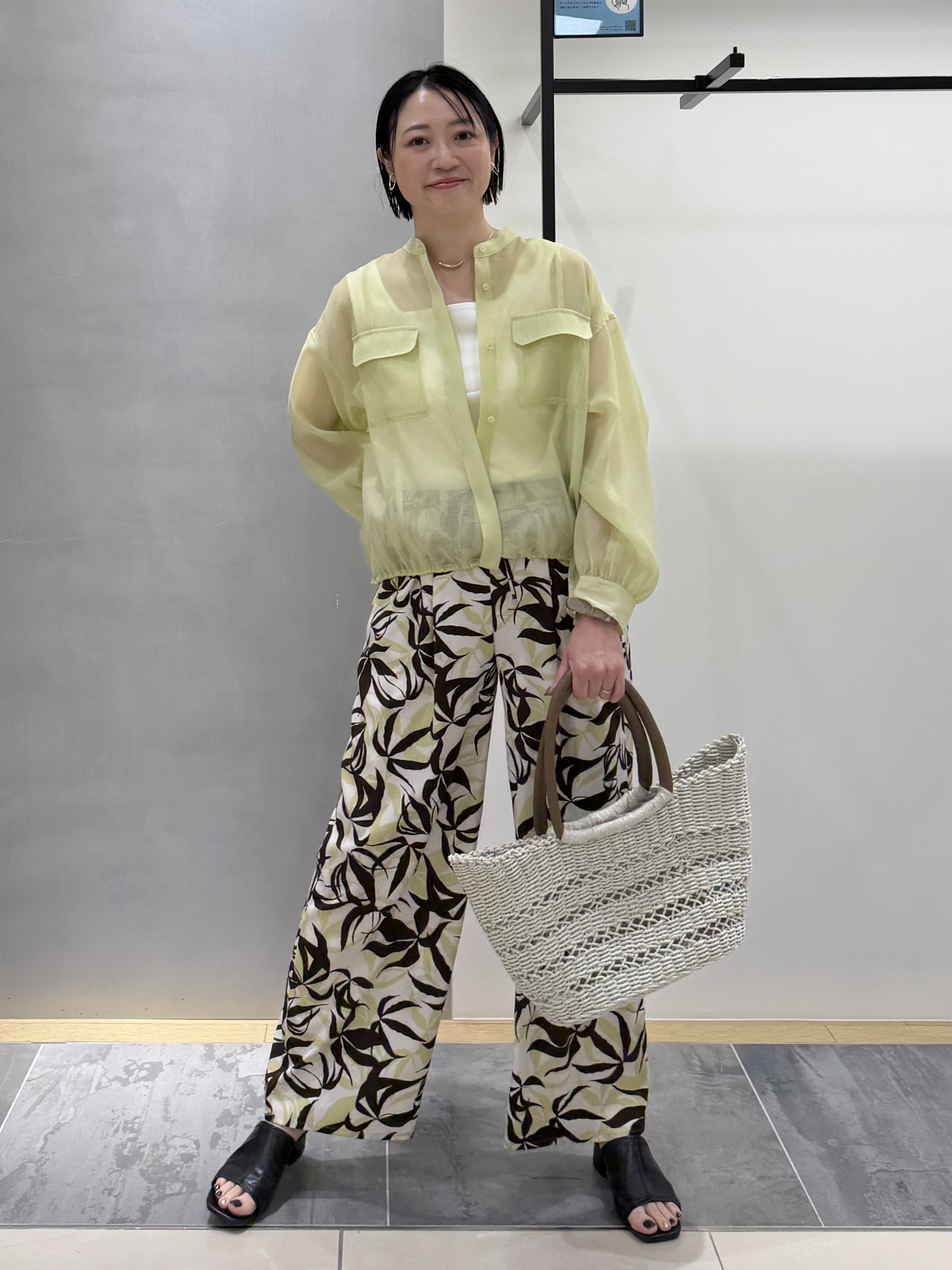 shihoさんの「INDIVI｜【トレンド／2WAY】裾ドロスト付きシアーブラウスブルゾン」を使ったコーディネート