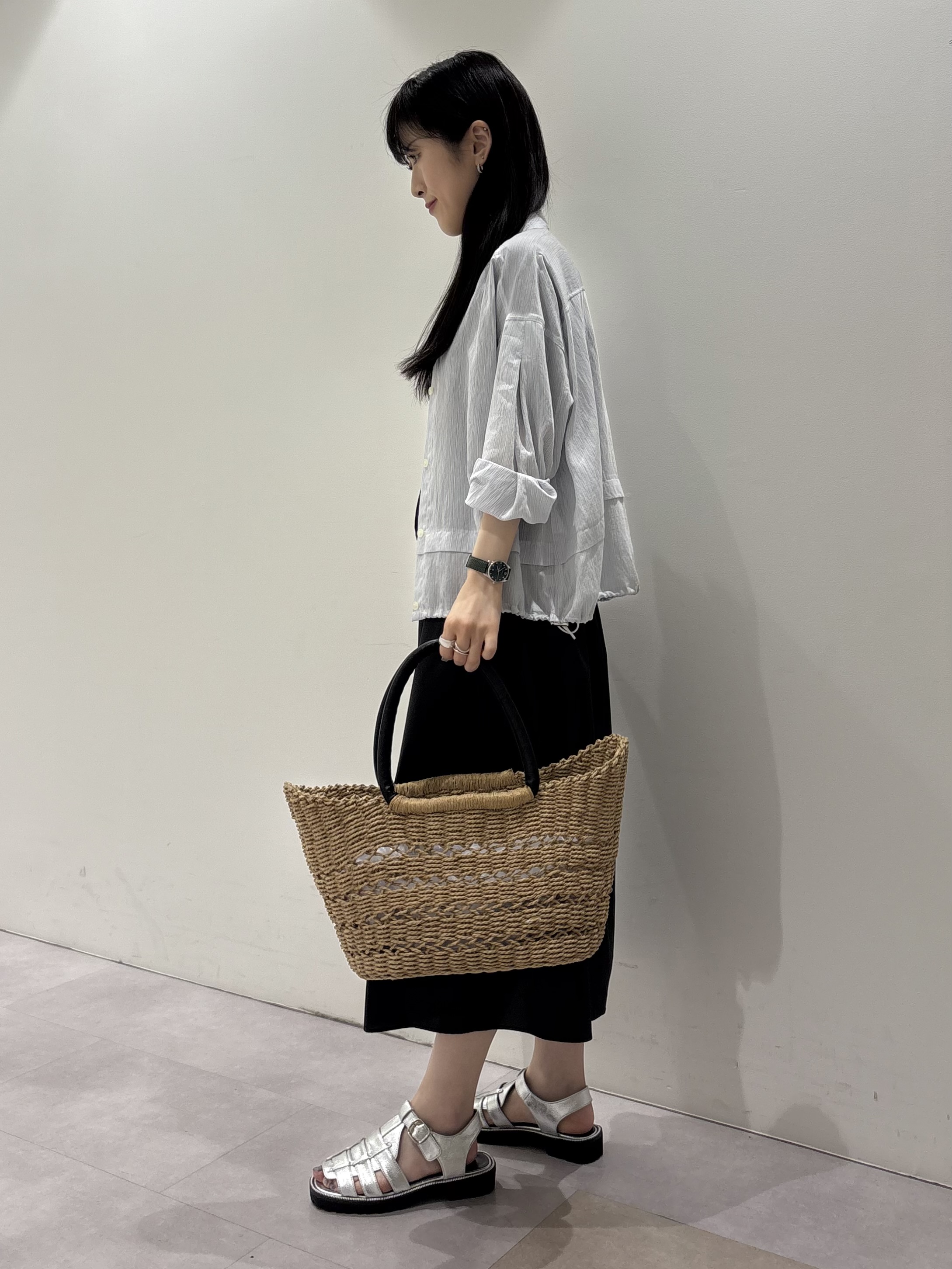 KEIKOさんの「INDIVI｜【接触冷感／洗える／2WAY】ドロスト付 シアーシャンブレーシャツ」を使ったコーディネート