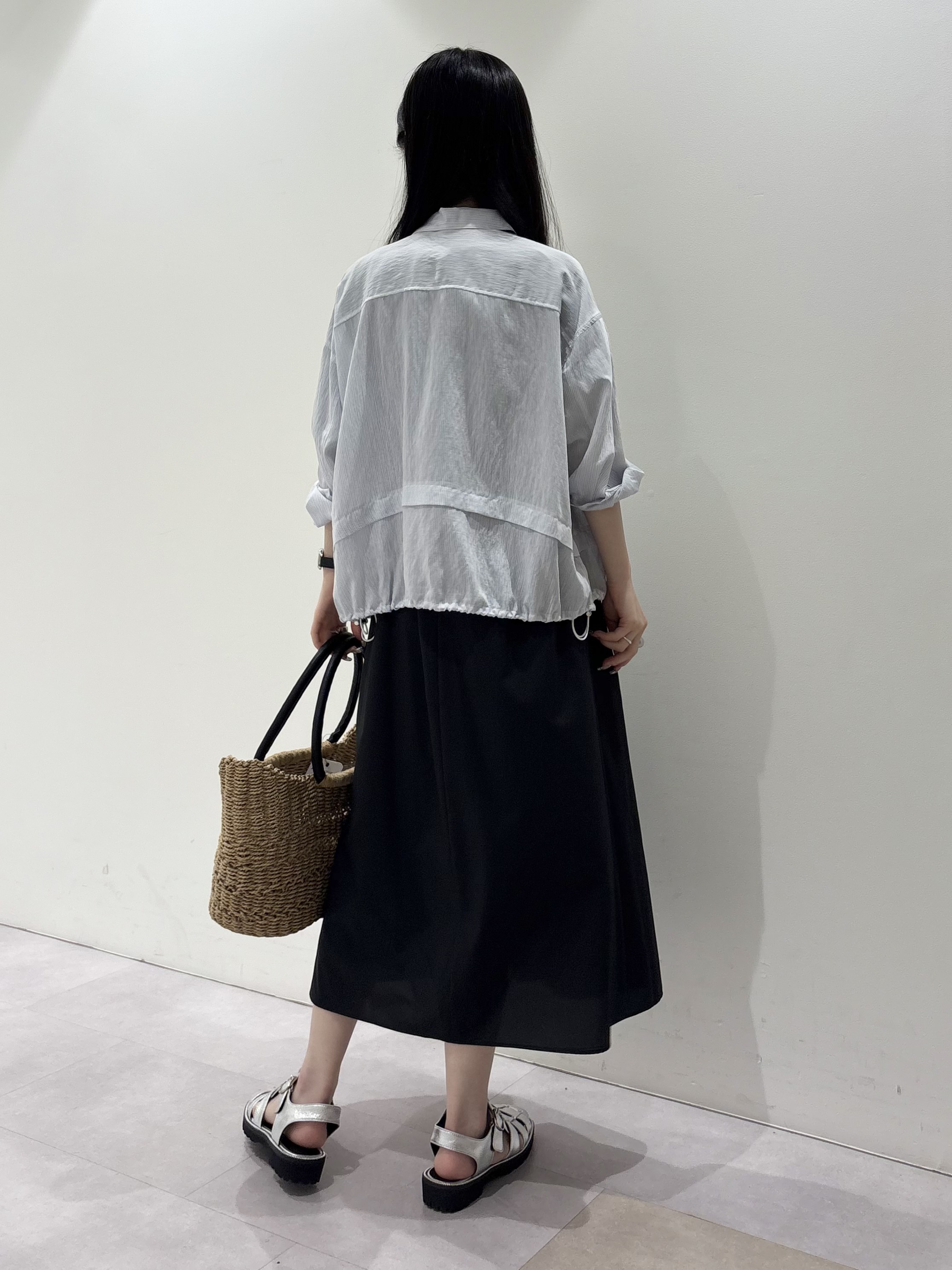KEIKOさんの「INDIVI｜【接触冷感／洗える／2WAY】ドロスト付 シアーシャンブレーシャツ」を使ったコーディネート