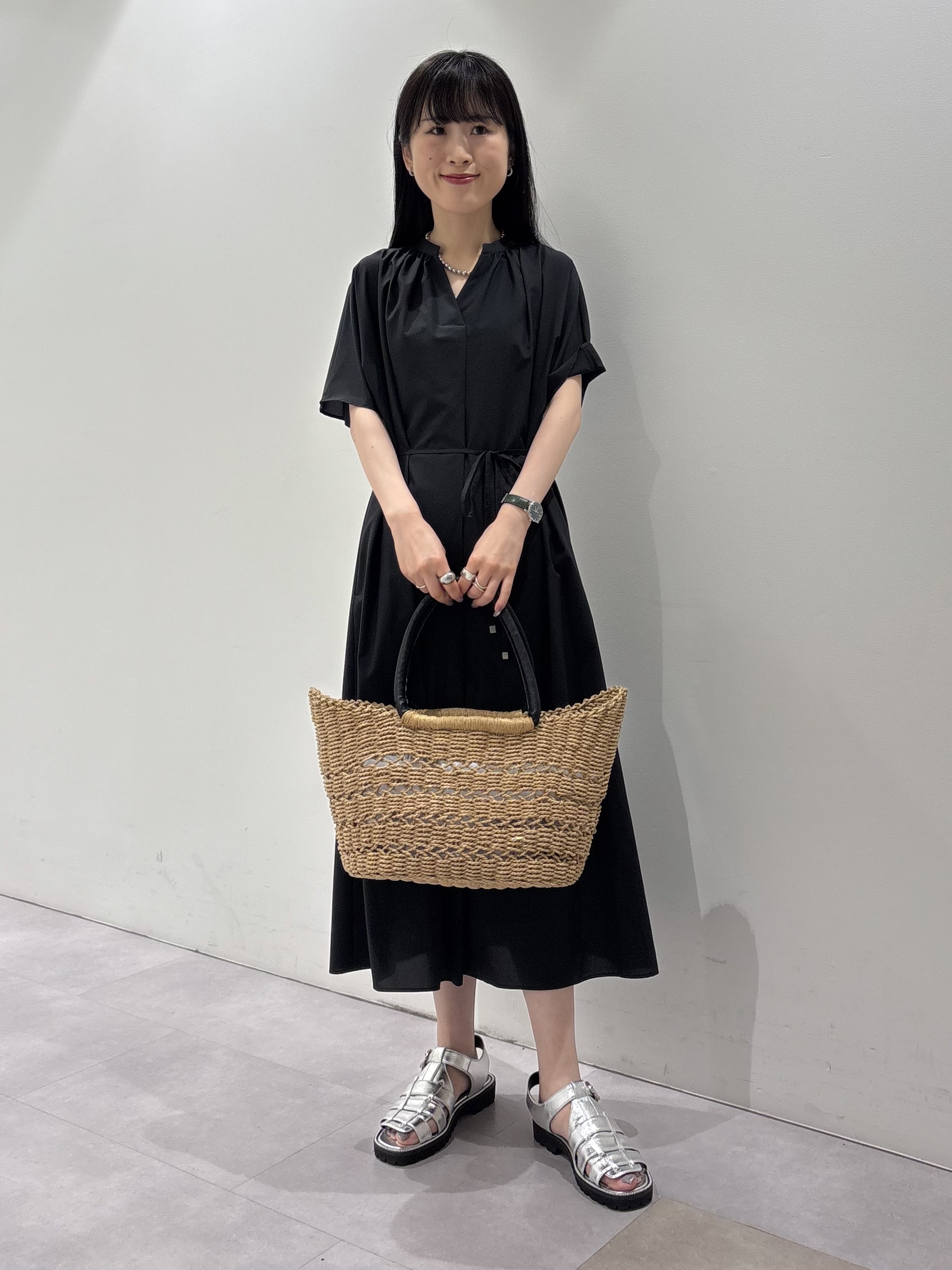 KEIKOさんの「INDIVI｜【接触冷感／洗える／2WAY】ドロスト付 シアーシャンブレーシャツ」を使ったコーディネート