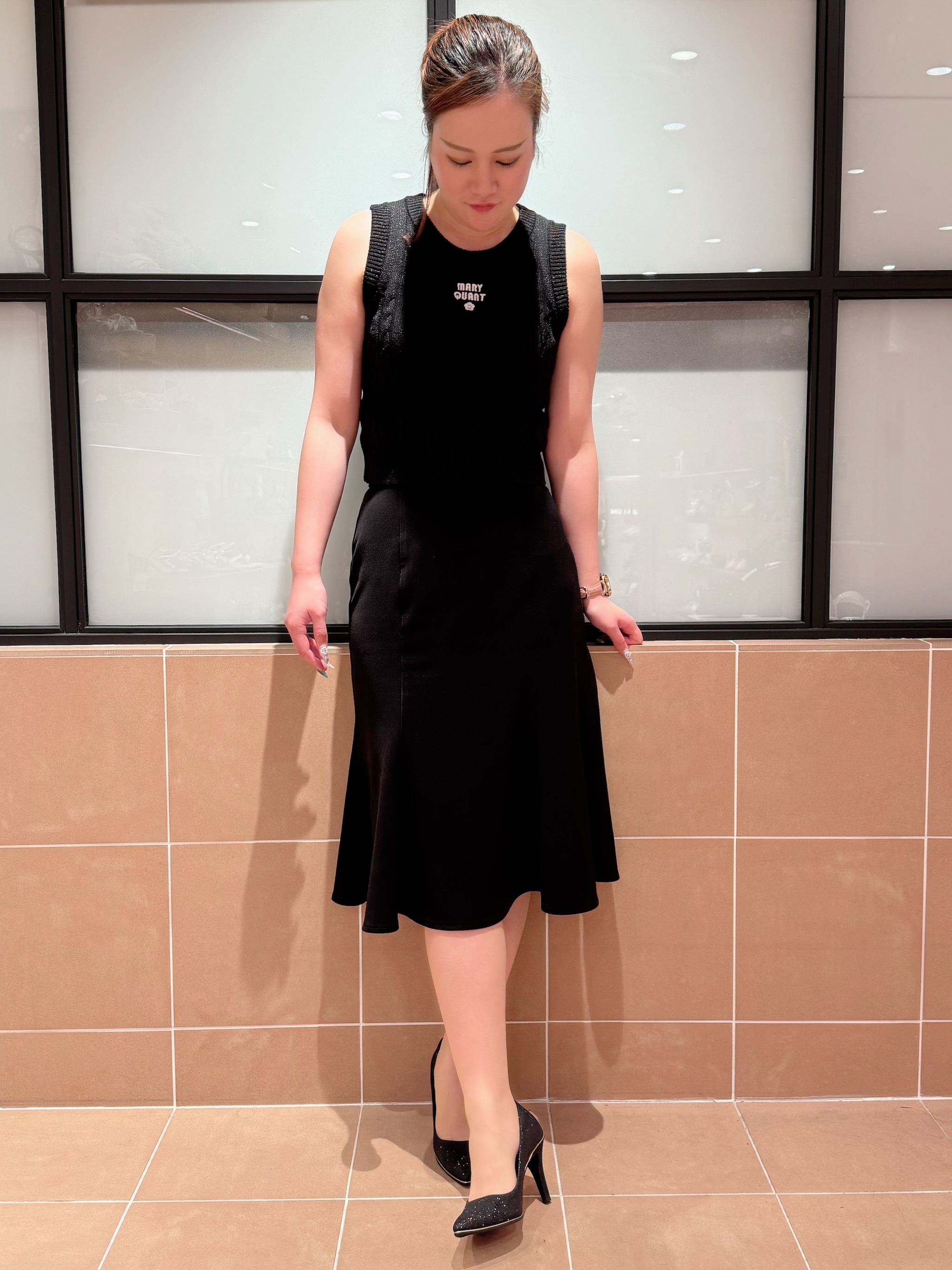 すみれさんの「ESPERANZA｜【12時間パンプス】約8.5㎝／ラメ素材　歩きやすくて疲れにくい」を使ったコーディネート