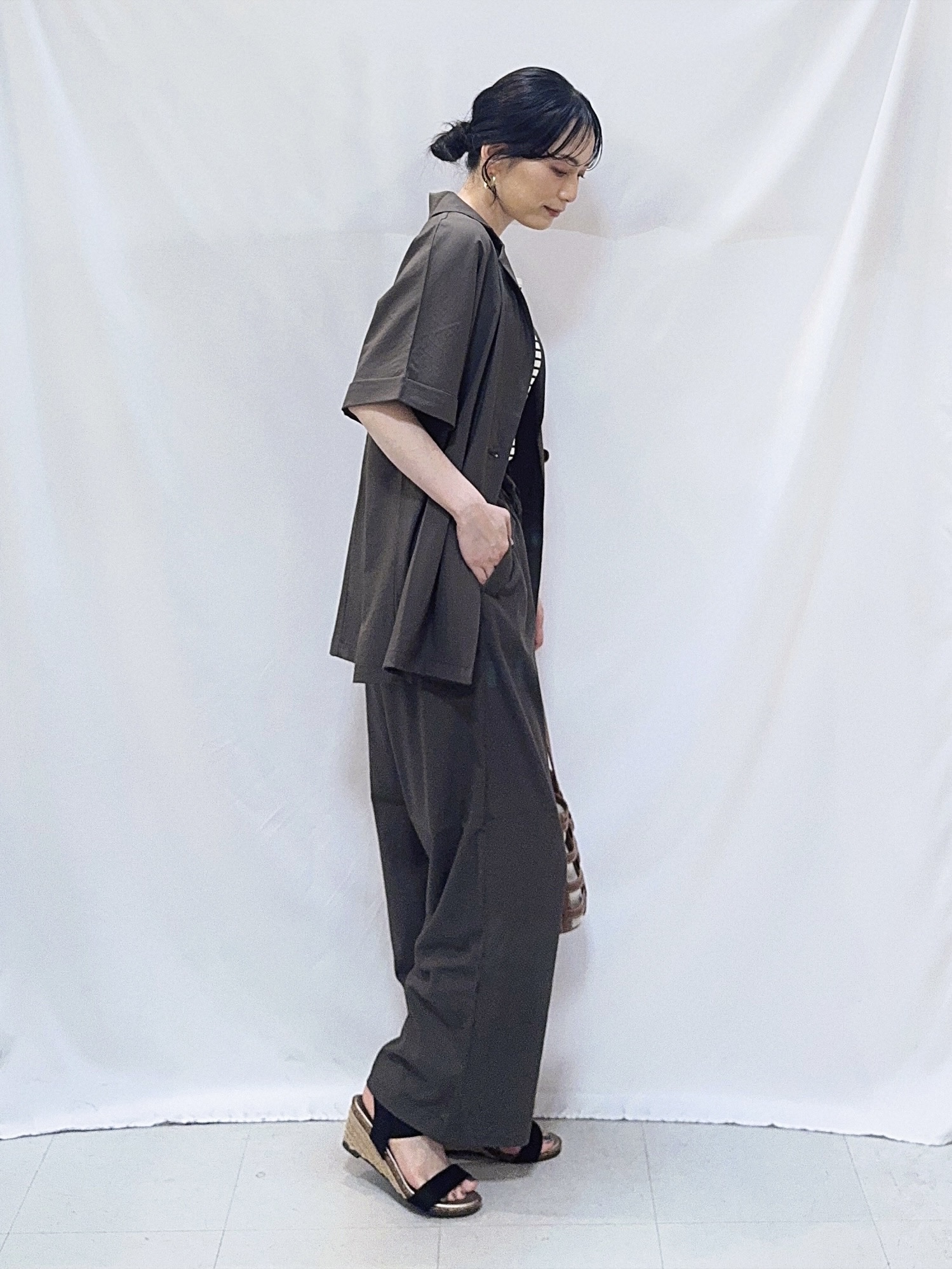 𝐇𝐢𝐫𝐨𝐦𝐢さんの「SHOO･LA･RUE｜【高レビュー/洗濯機可/セットアップ可】軽凛(かろりん) ひんやり半袖ジャケット」を使ったコーディネート