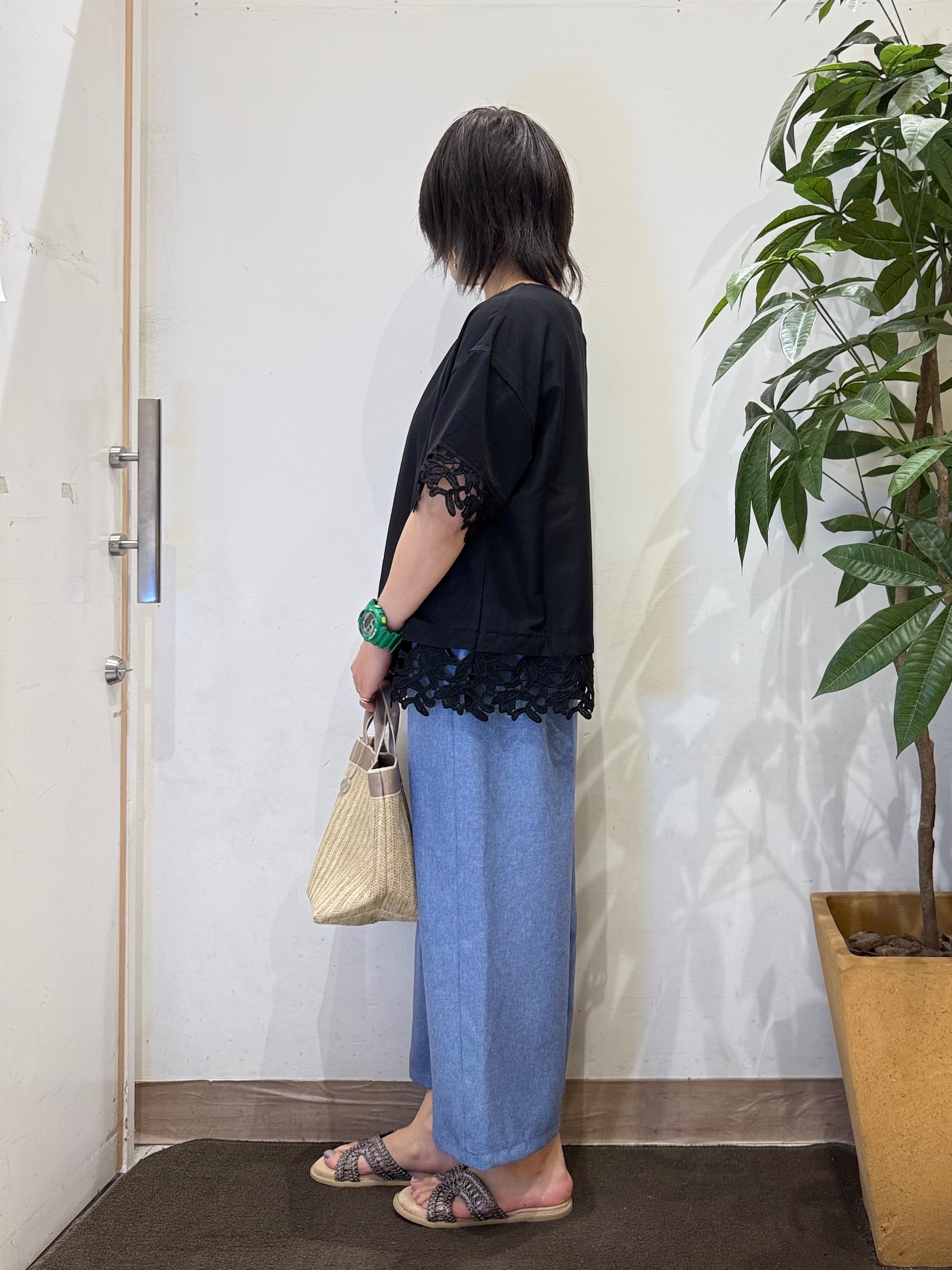 misakiさんの「SHOO･LA･RUE｜【ひんやり/洗濯後しわになりにくい/S-LL】コーデの主役になる レース付きブラウス」を使ったコーディネート