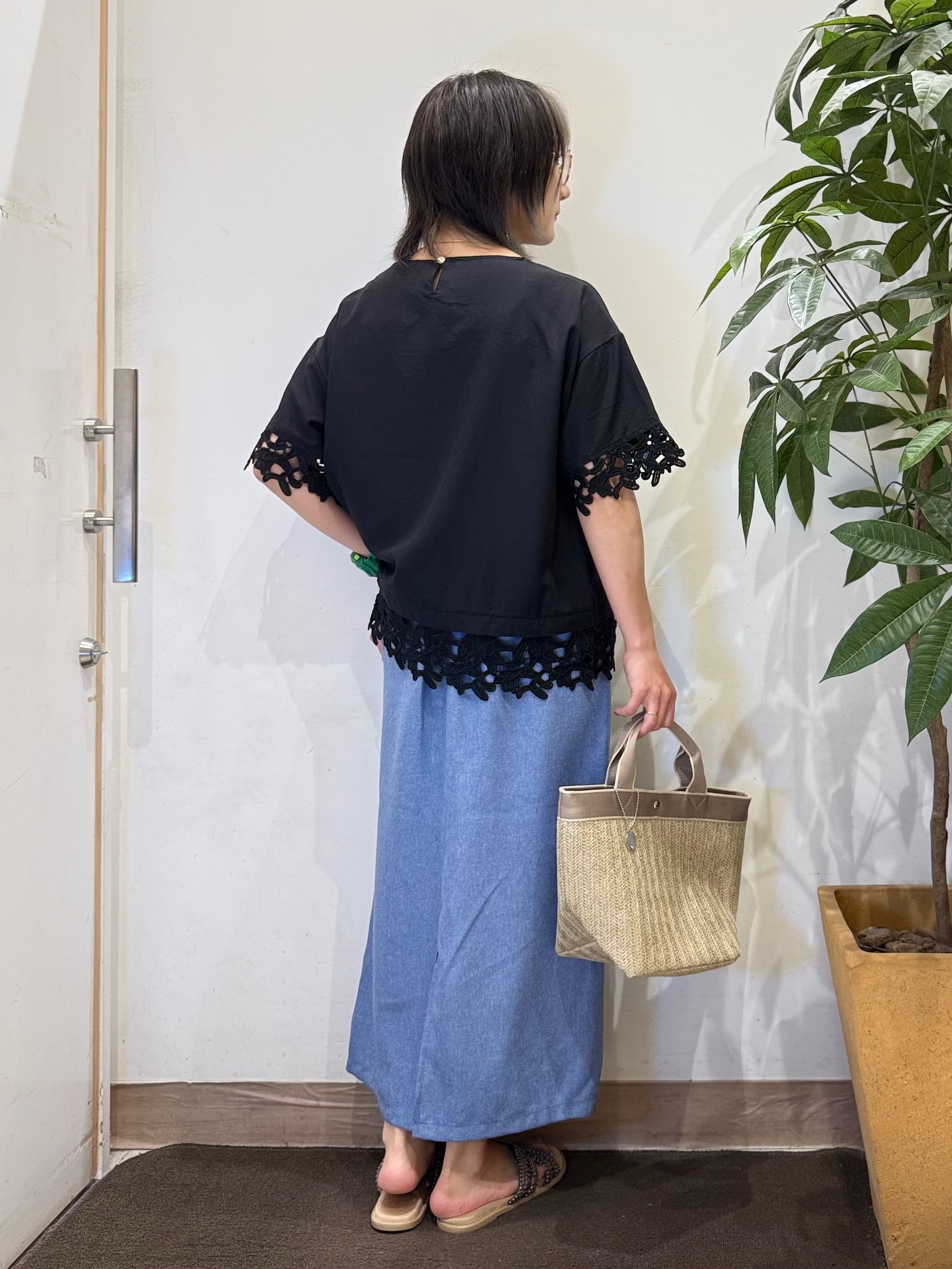 misakiさんの「SHOO･LA･RUE｜【ひんやり/洗濯後しわになりにくい/S-LL】コーデの主役になる レース付きブラウス」を使ったコーディネート