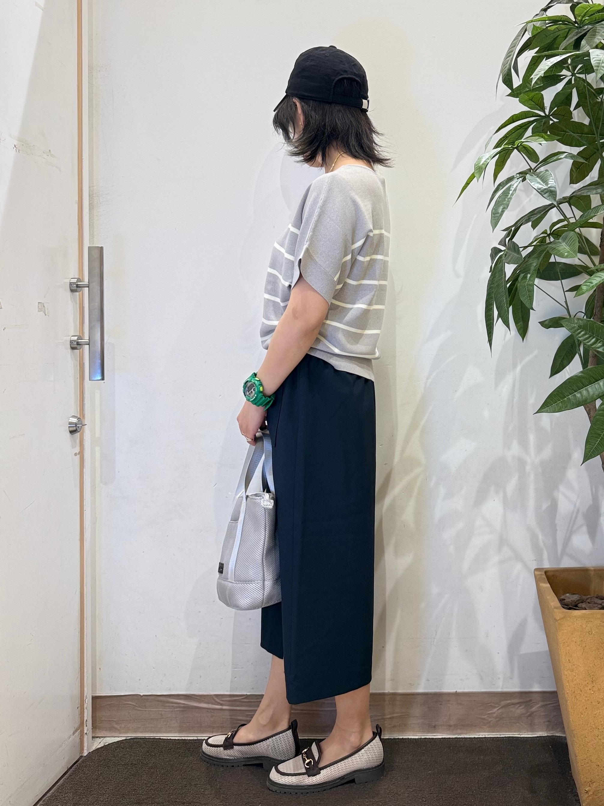 misakiさんの「SHOO･LA･RUE｜【毎日洗える/ひんやり/UV/S-LL】二の腕隠れる さらっとドルマン半袖ニット」を使ったコーディネート