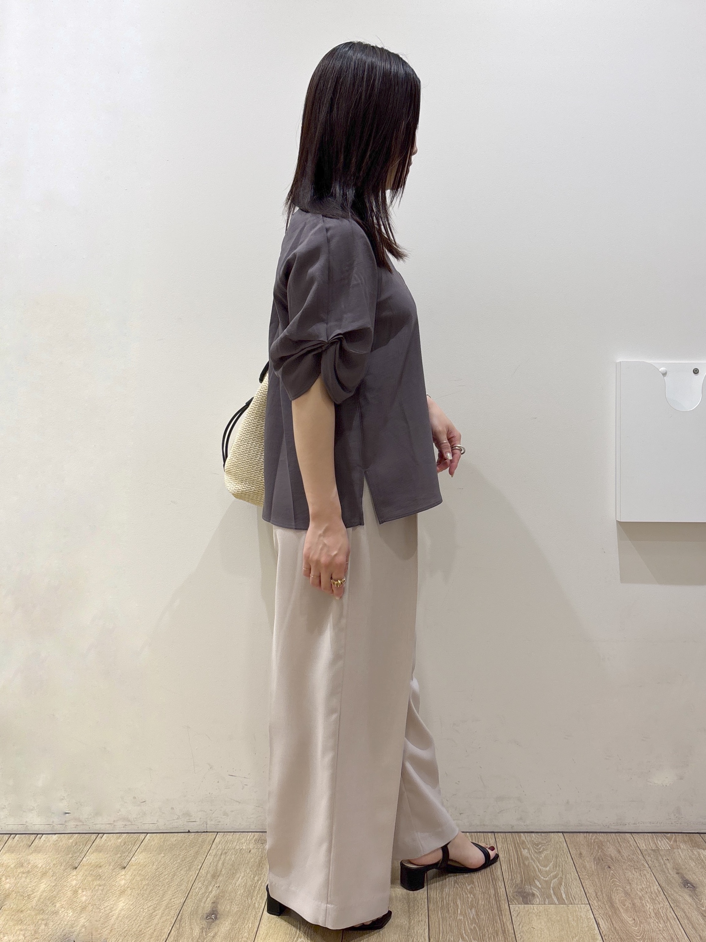 mameさんの「index｜【接触冷感／吸水速乾】リネンライク タックスリーブブラウス《セットアップ対応／洗濯機OK》」を使ったコーディネート