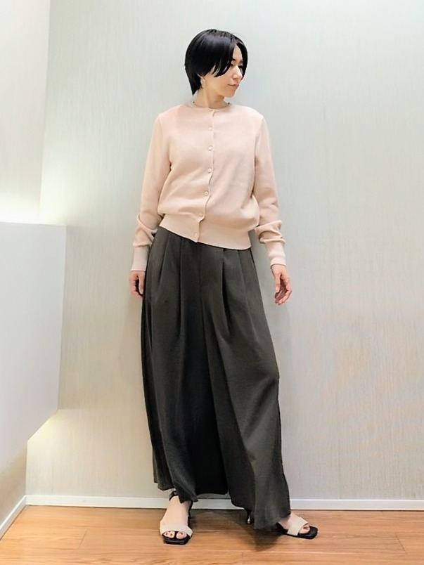 ミズタさんの「UNTITLED｜【アンサンブル可】ラメ混クルーネックプルオーバー」を使ったコーディネート