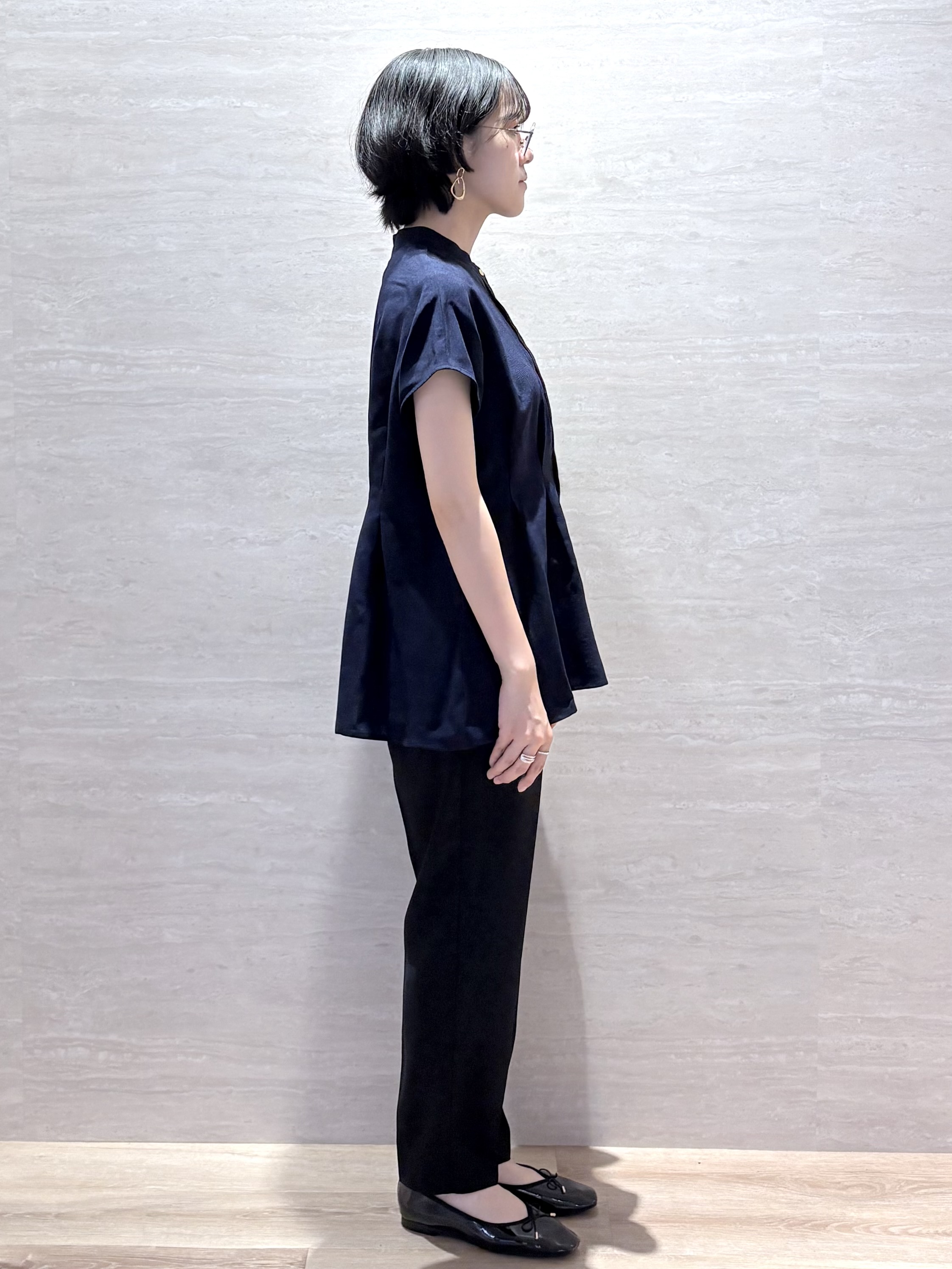 JIMAさんの「OPAQUE.CLIP｜【接触冷感／吸水速乾】リネンライク タックフレンチスリーブブラウス《洗濯機OK》」を使ったコーディネート