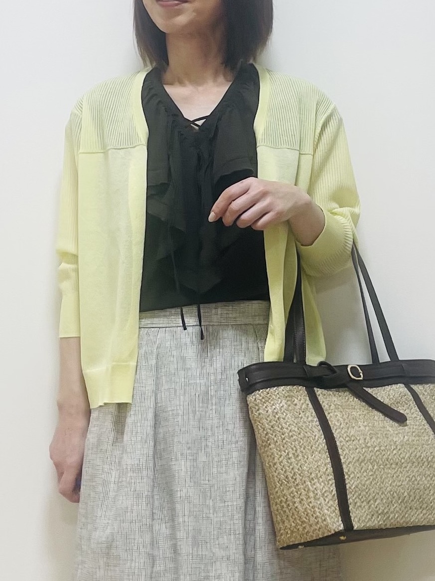 Riiさんの「Reflect｜【通気性あり／涼しい／マシンウォッシャブル】フリルブラウス」を使ったコーディネート