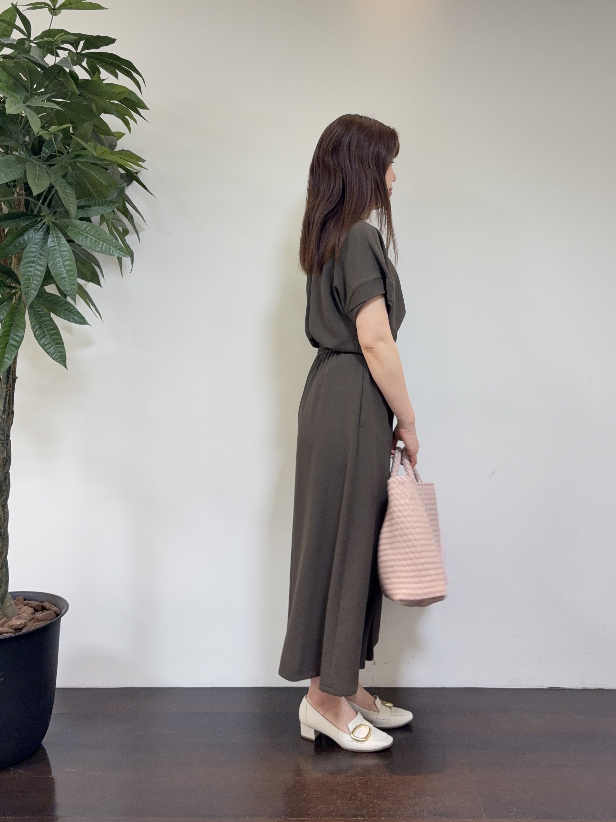CHISATOさんの「UNTITLED｜【前後2WAY/はっ水/セットアップ可】リラクシーフレンチスリーブブラウス」を使ったコーディネート