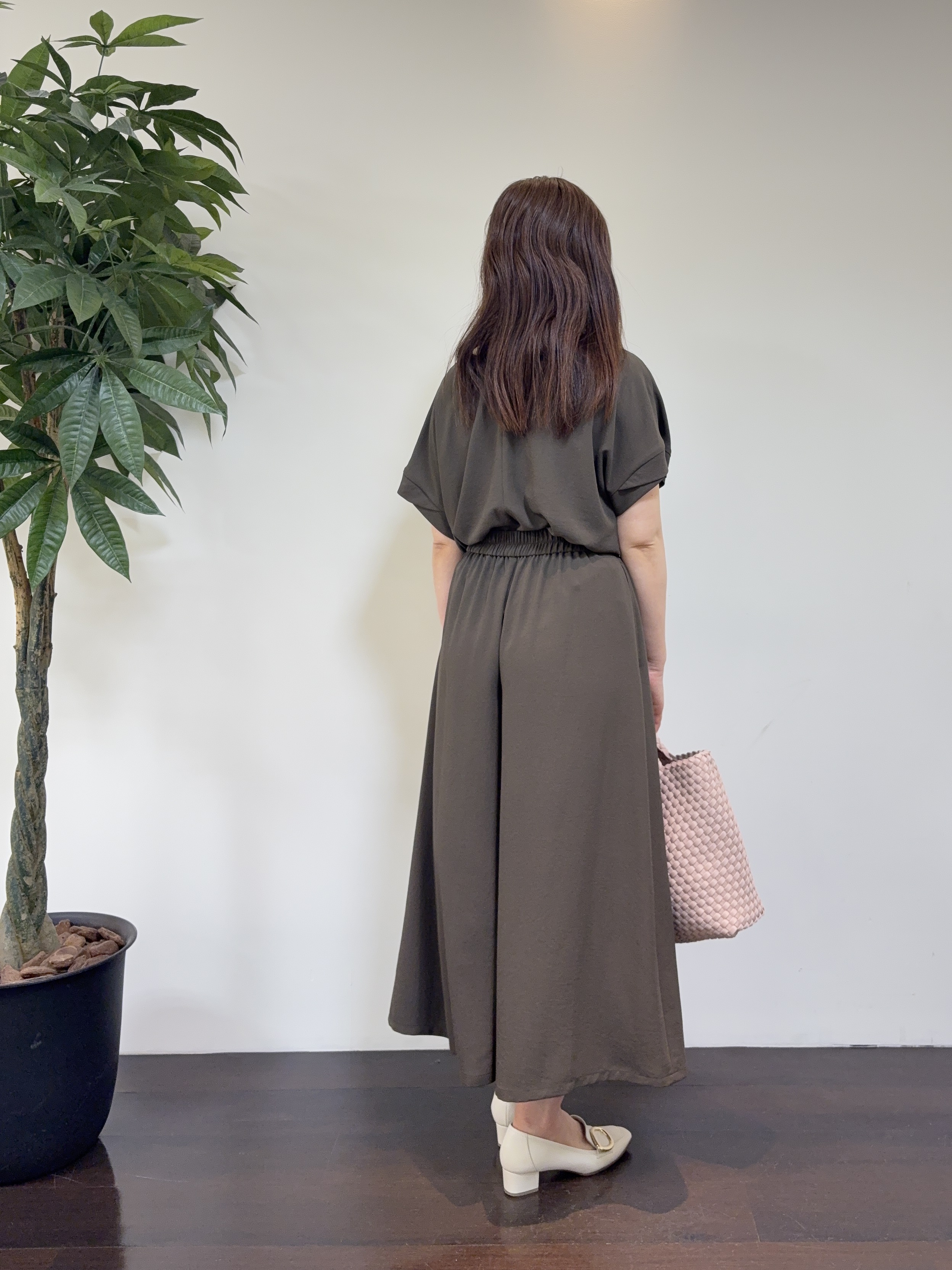 CHISATOさんの「UNTITLED｜【前後2WAY/はっ水/セットアップ可】リラクシーフレンチスリーブブラウス」を使ったコーディネート