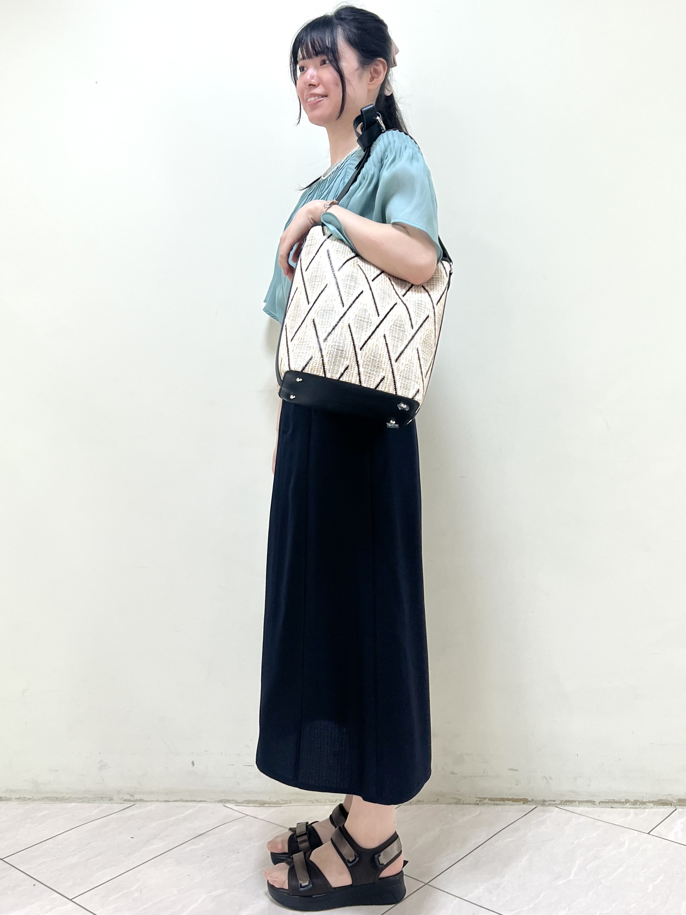 yanaさんの「Reflect｜ピンタックデザインフレアスリーブブラウス」を使ったコーディネート