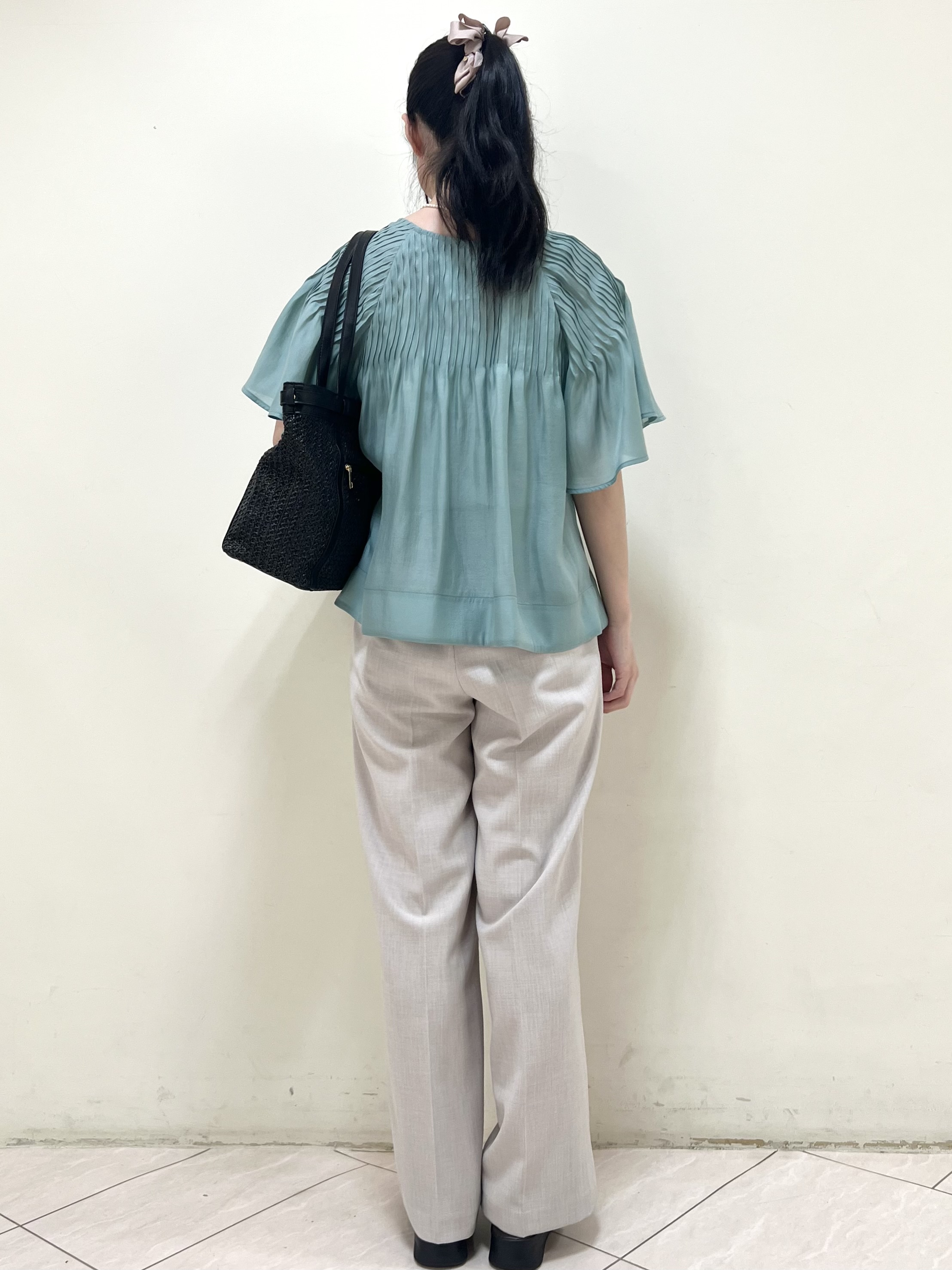 yanaさんの「Reflect｜ピンタックデザインフレアスリーブブラウス」を使ったコーディネート