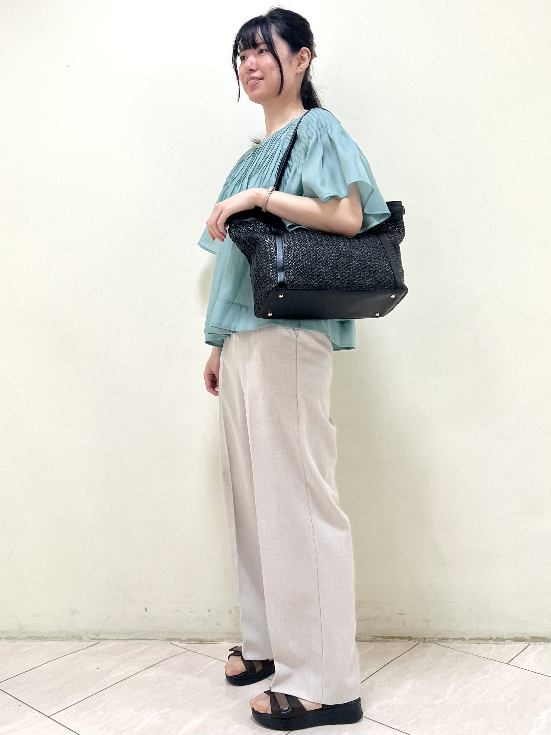yanaさんの「Reflect｜ピンタックデザインフレアスリーブブラウス」を使ったコーディネート