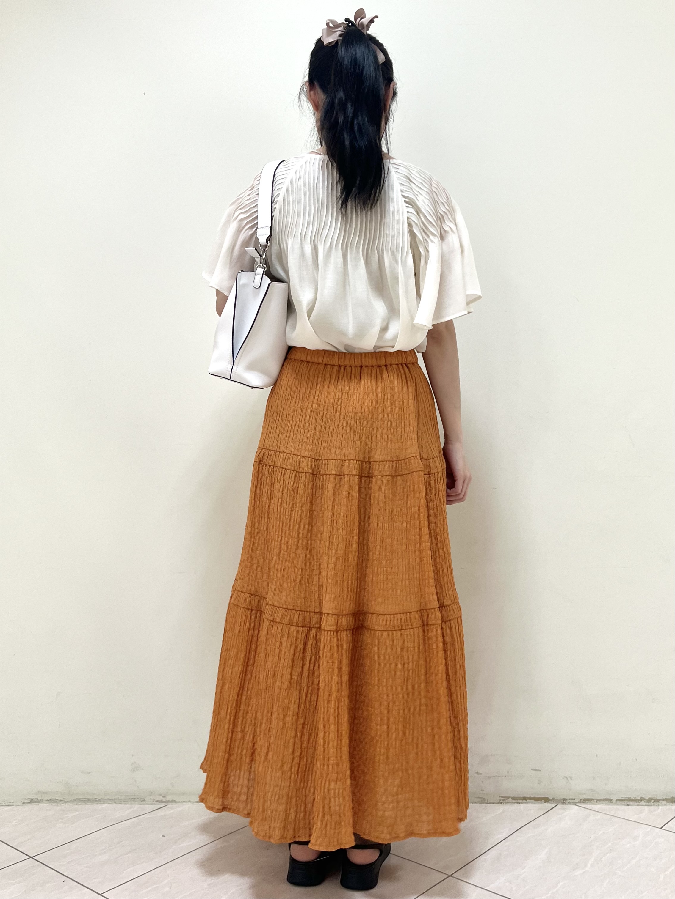 yanaさんの「Reflect｜ピンタックデザインフレアスリーブブラウス」を使ったコーディネート