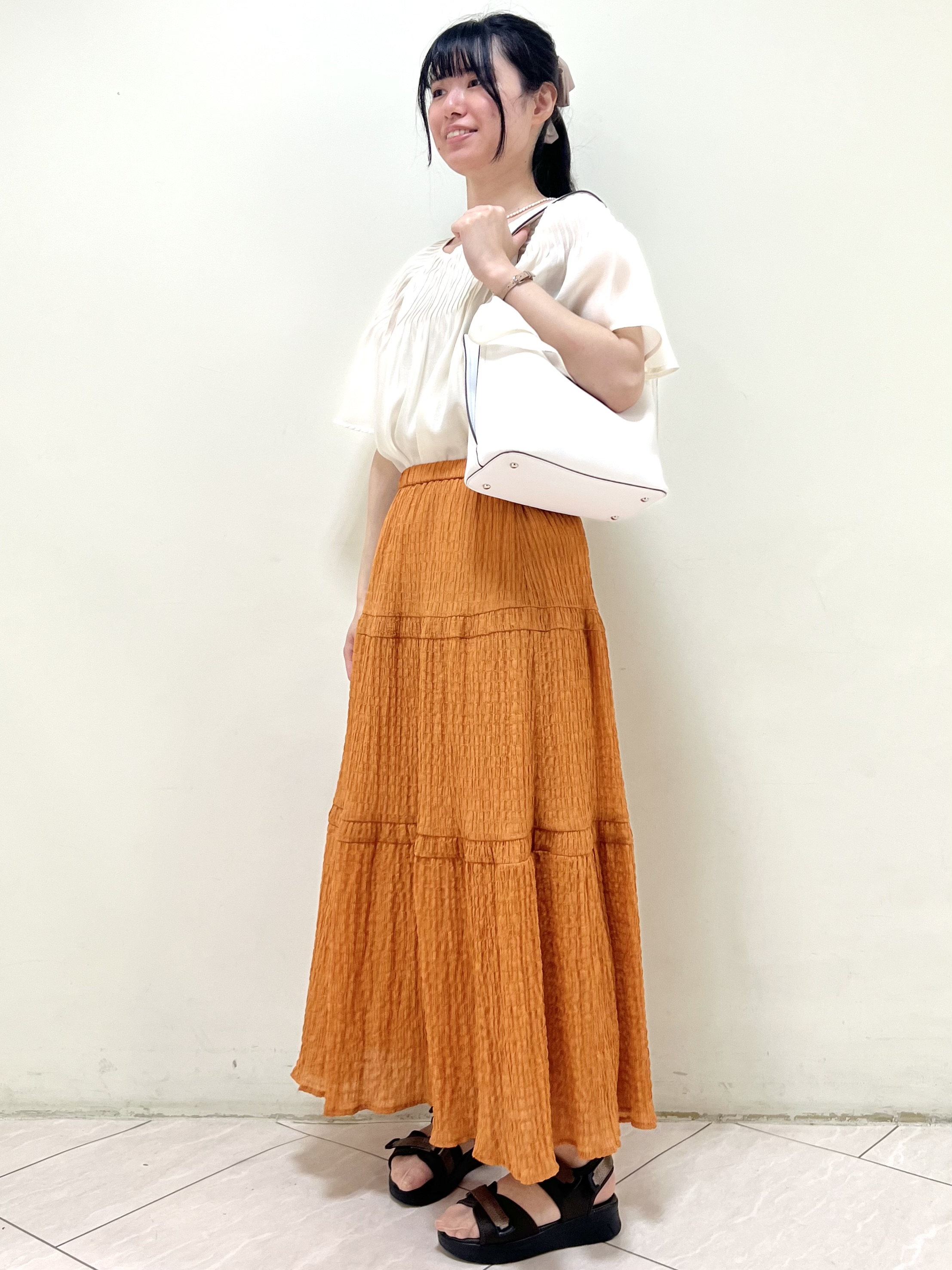 yanaさんの「Reflect｜ピンタックデザインフレアスリーブブラウス」を使ったコーディネート