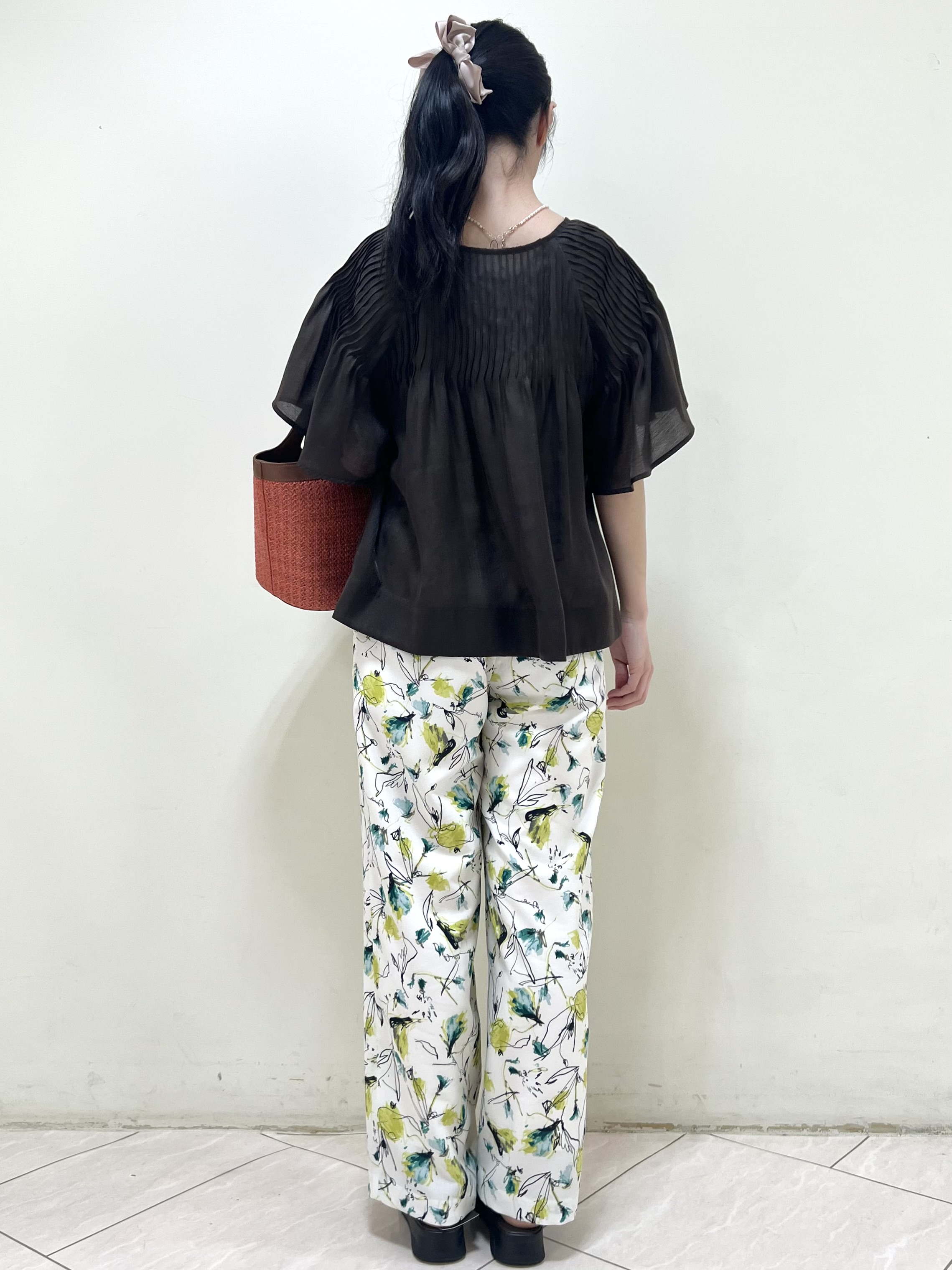 yanaさんの「Reflect｜ピンタックデザインフレアスリーブブラウス」を使ったコーディネート