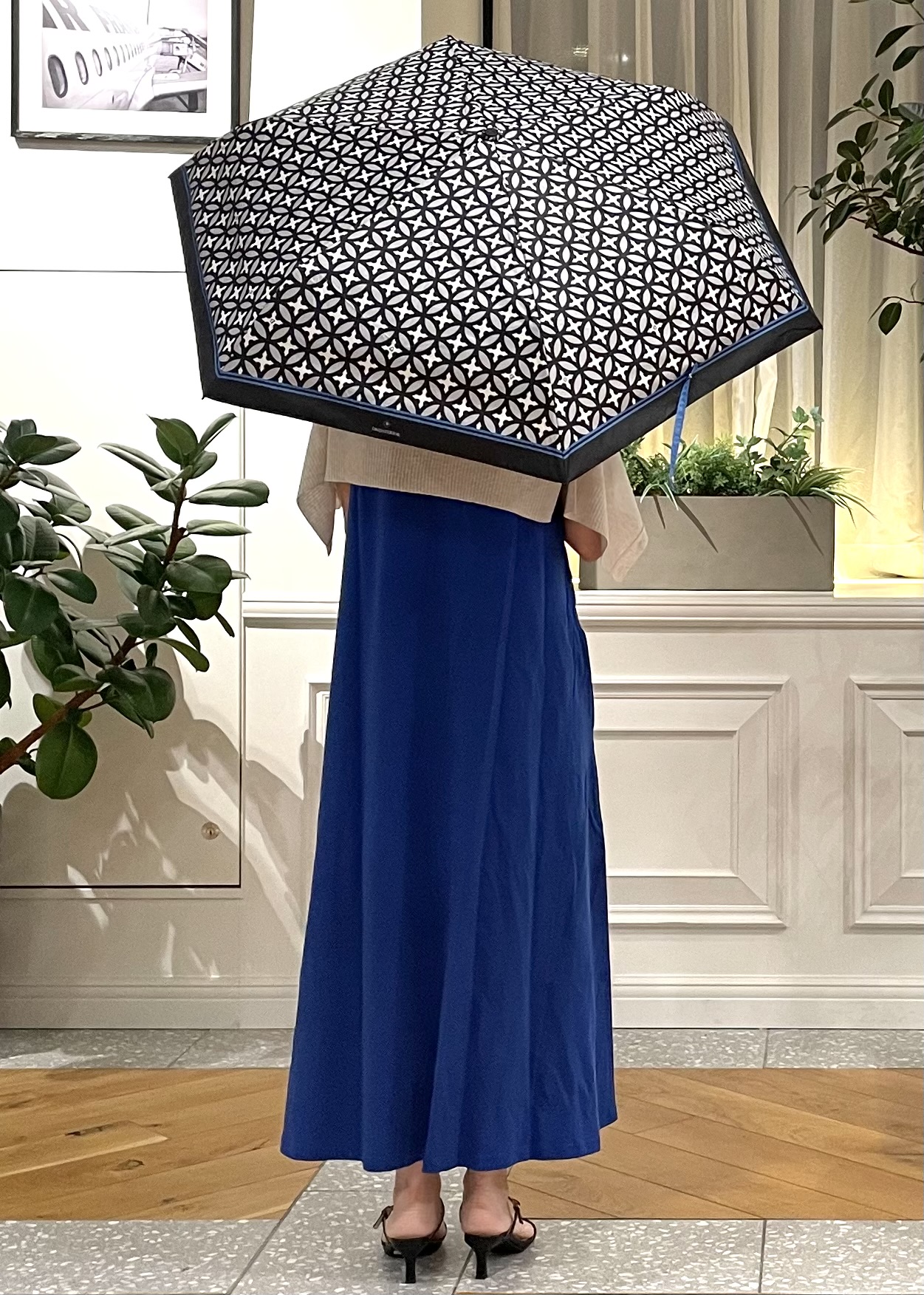 Lilyさんの「DRESSTERIOR｜【接触冷感／抗菌防臭／消臭/ウォッシャブル】アイスクリアコットン フレンチスリーブワンピース」を使ったコーディネート