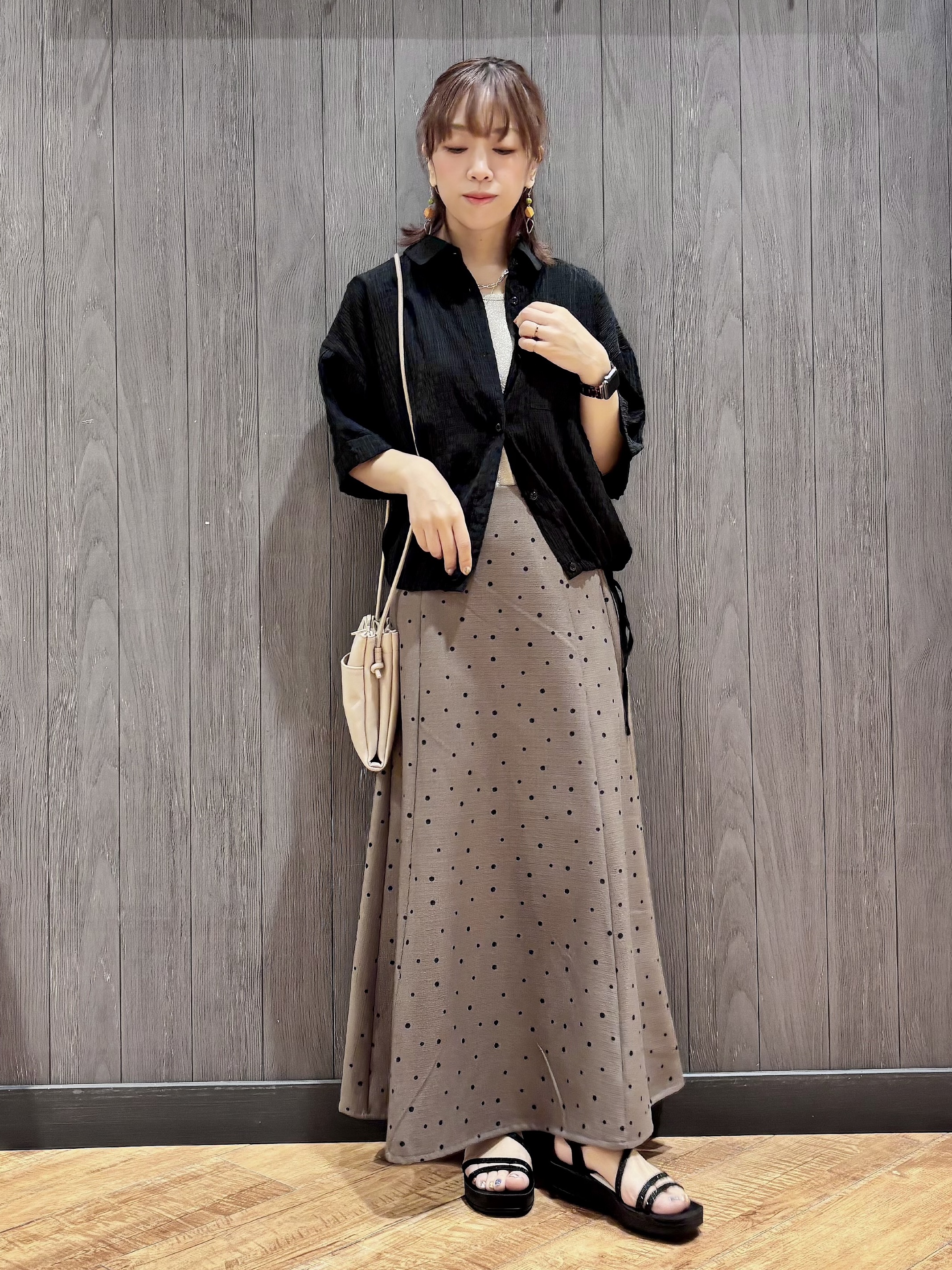 meiさんの「SHOO･LA･RUE｜【S-LL/洗濯機可/体型カバー】さらさら シャーリングシフォン 裾ドロストシャツ」を使ったコーディネート