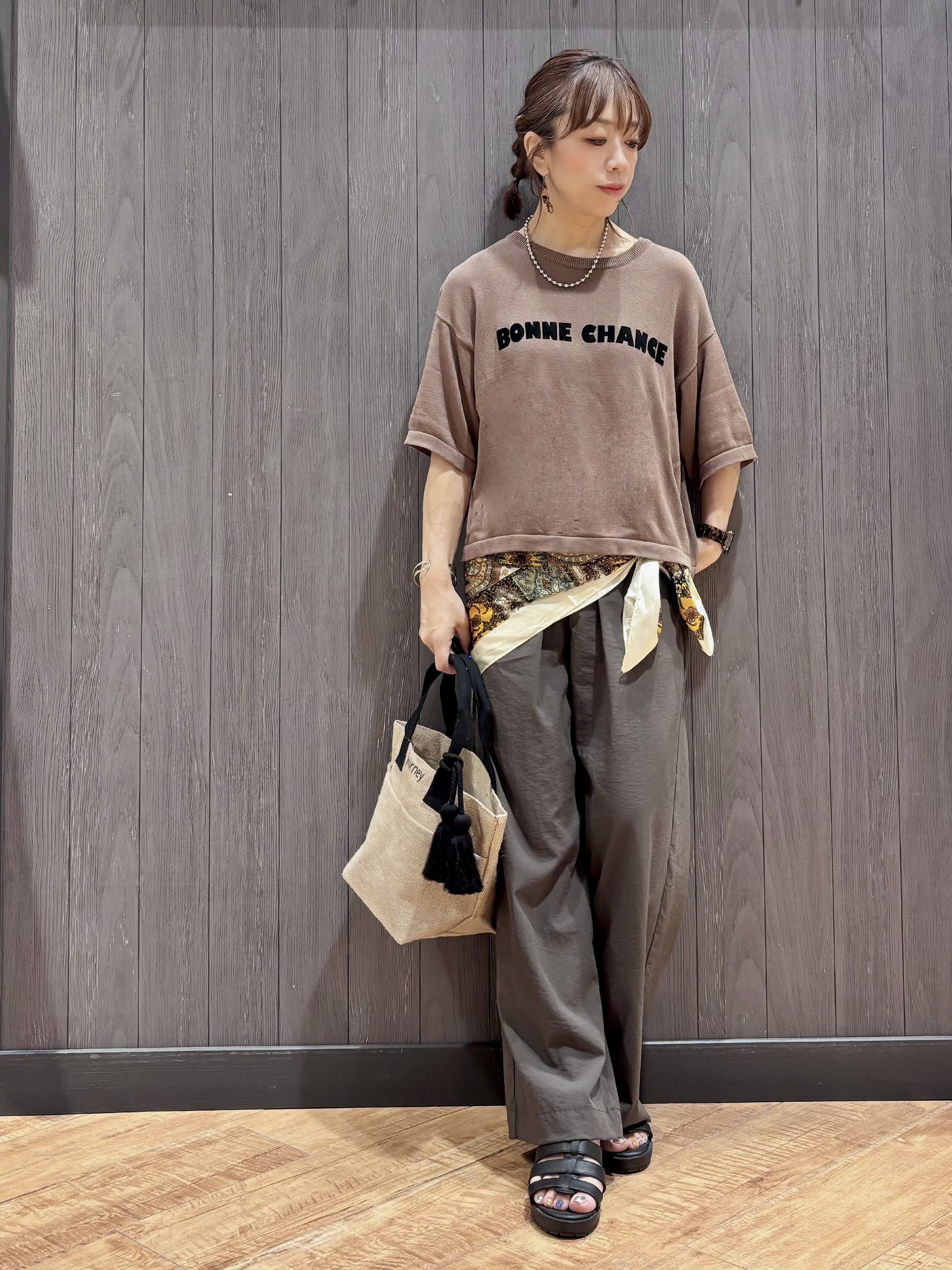 meiさんの「SHOO･LA･RUE｜【体型カバー】程よい透け感 デザインアソート 5分袖シアーニット」を使ったコーディネート