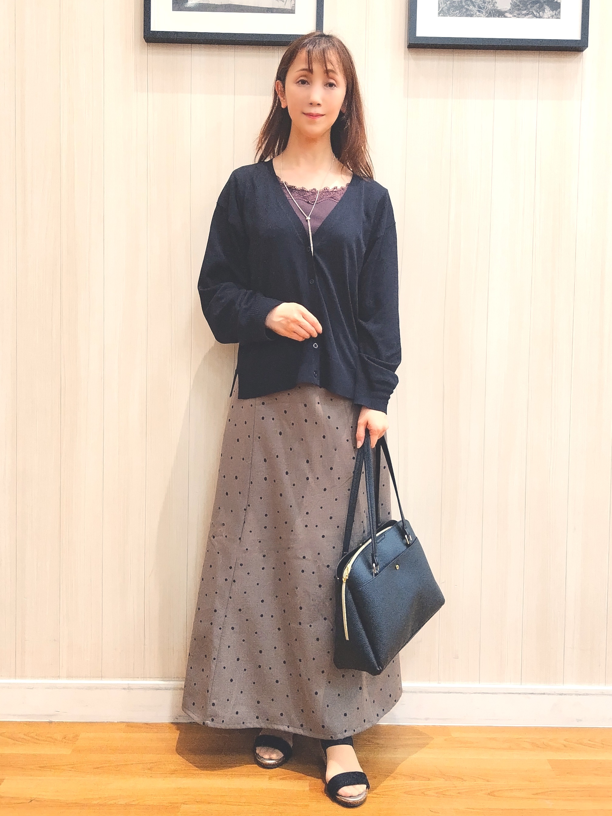 yseさんの「SHOO･LA･RUE｜【洗濯機可/ひんやり/UV】さらっとしたタッチが心地よい ショート丈 Vネックカーディガン」を使ったコーディネート