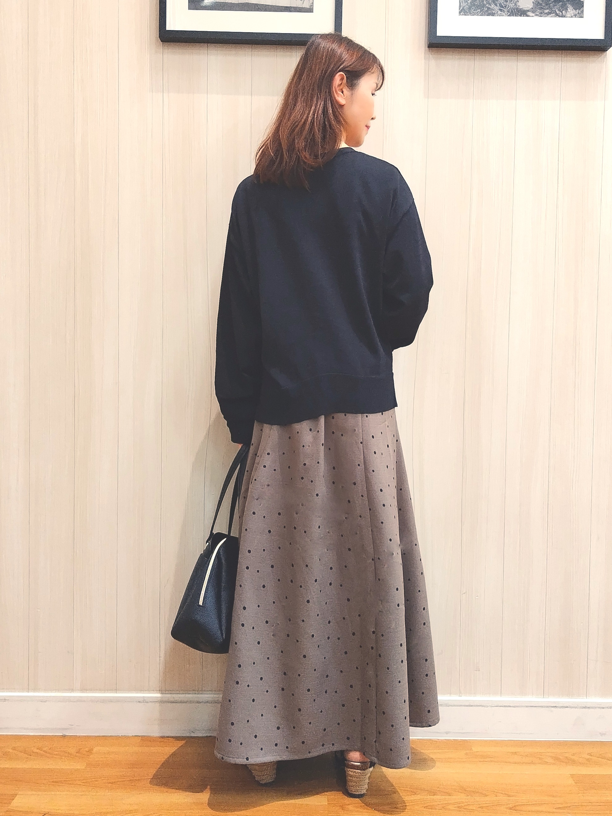 yseさんの「SHOO･LA･RUE｜【洗濯機可/ひんやり/UV】さらっとしたタッチが心地よい ショート丈 Vネックカーディガン」を使ったコーディネート