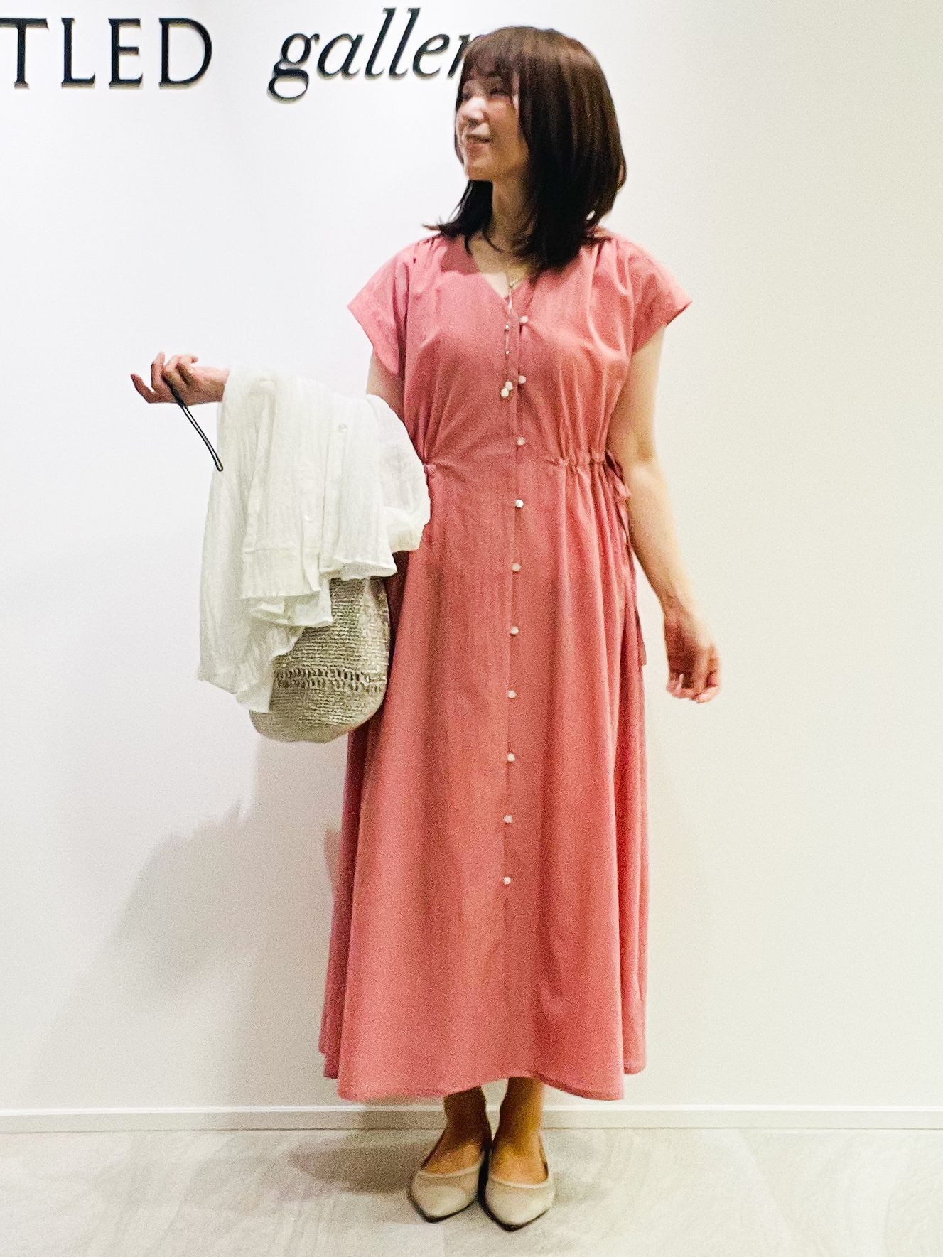 めいさんの「UNTITLED｜【通気性あり／涼しい／マシンウォッシャブル】フロントボタンワンピース」を使ったコーディネート