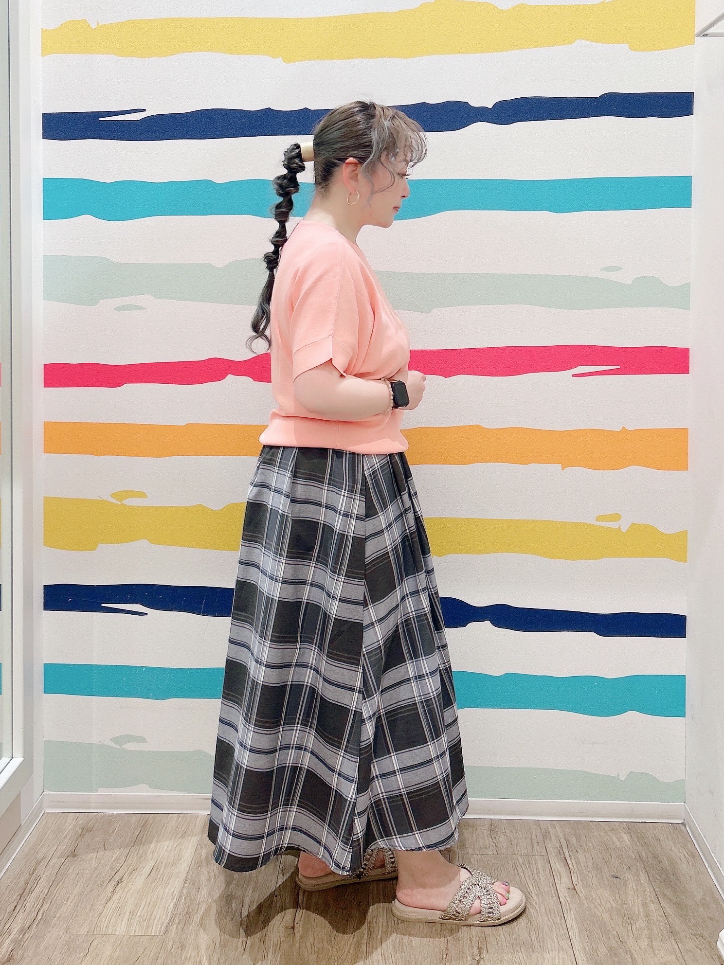 Peeさんの「SHOO･LA･RUE｜【毎日洗える/ひんやり/UV/S-LL】二の腕隠れる さらっとドルマン半袖ニット」を使ったコーディネート