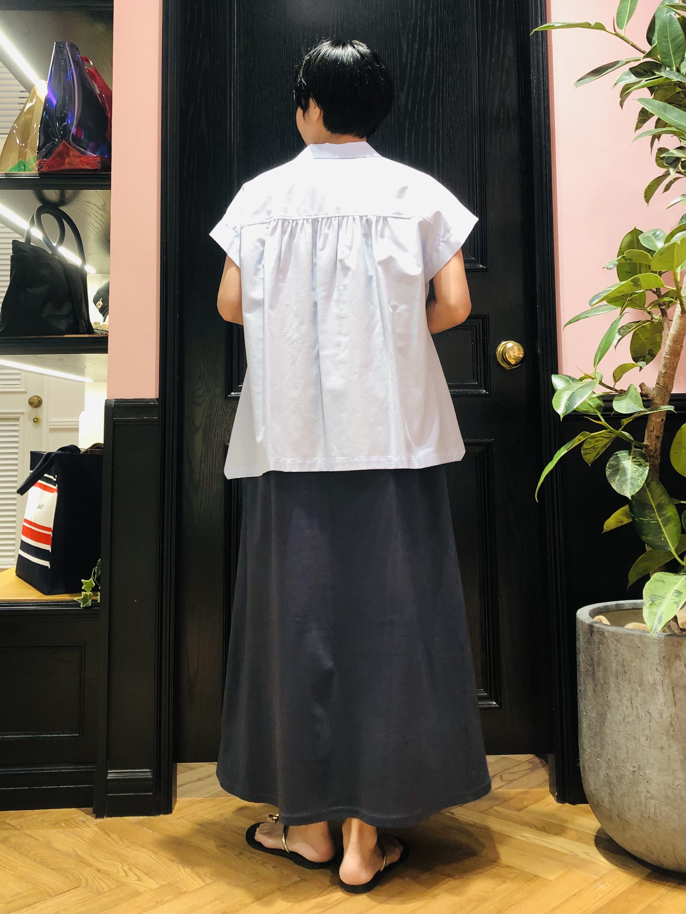 OGATAさんの「DRESSTERIOR｜【毎年人気/ウォッシャブル】バックフレアオックスシャツ」を使ったコーディネート