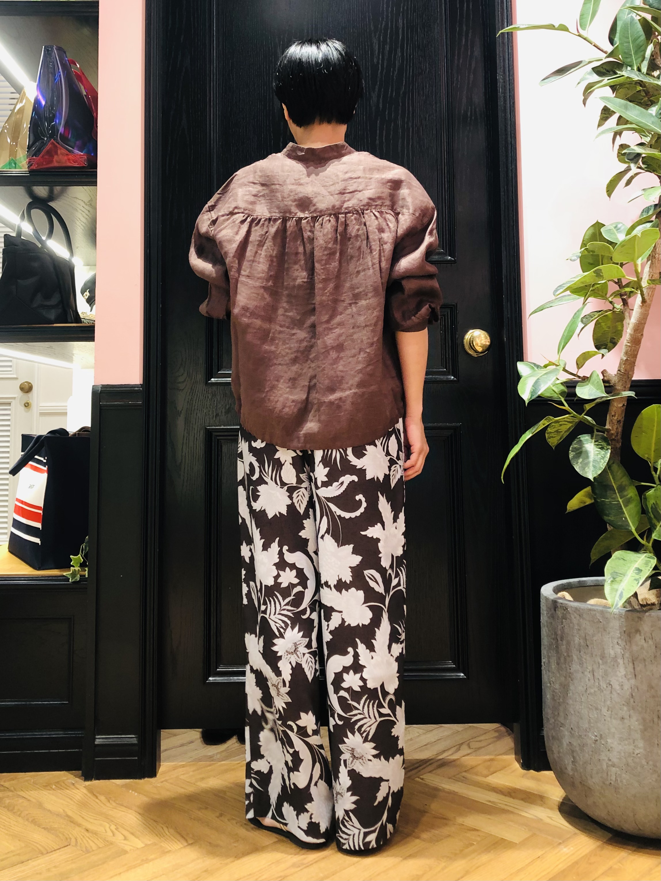 OGATAさんの「DRESSTERIOR｜【2WAY/羽織にも】ウォッシャブルリネン ドロストシャツ」を使ったコーディネート