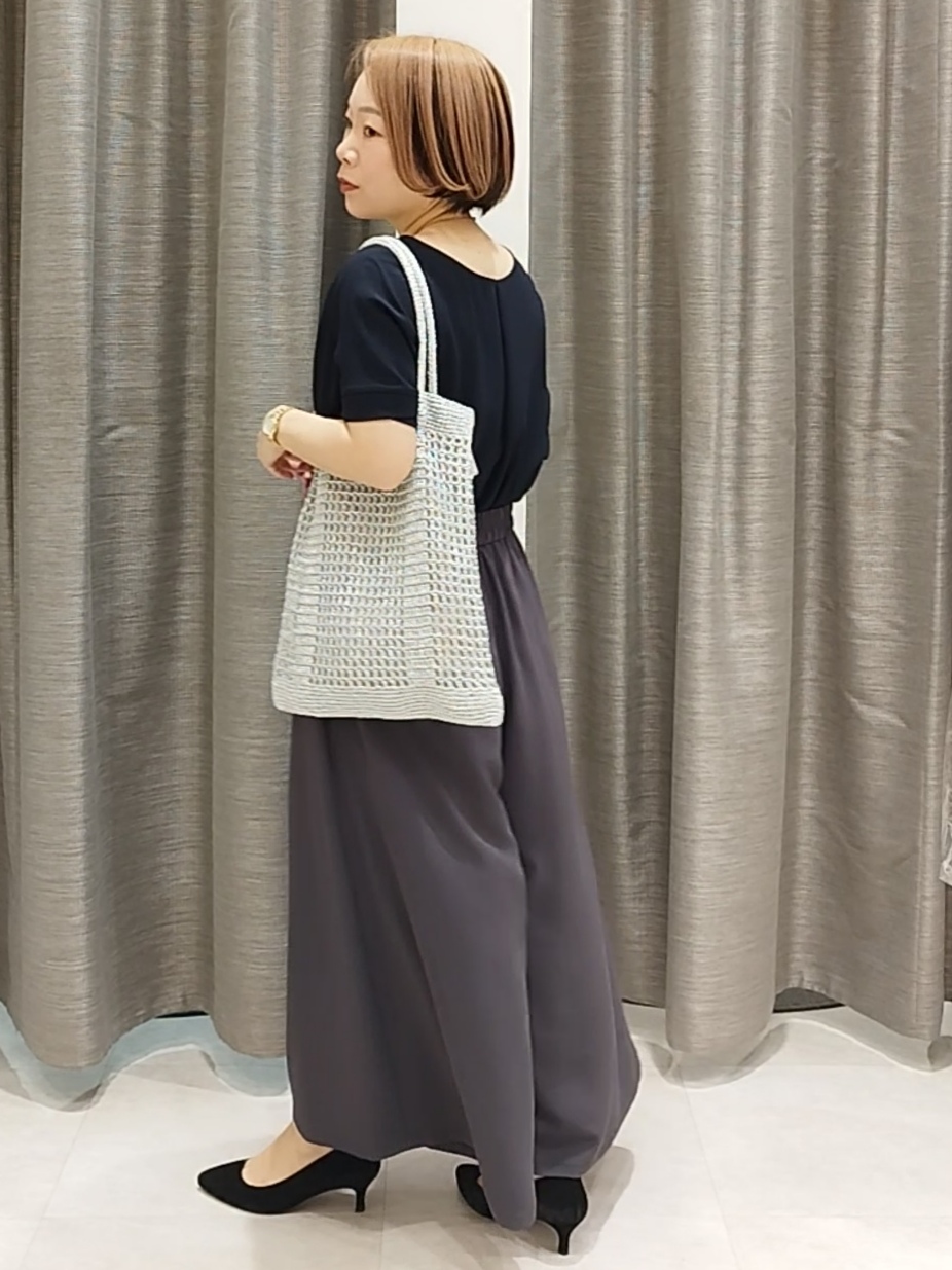 s u g iさんの「UNTITLED｜【前後2WAY/はっ水/セットアップ可】リラクシーフレンチスリーブブラウス」を使ったコーディネート