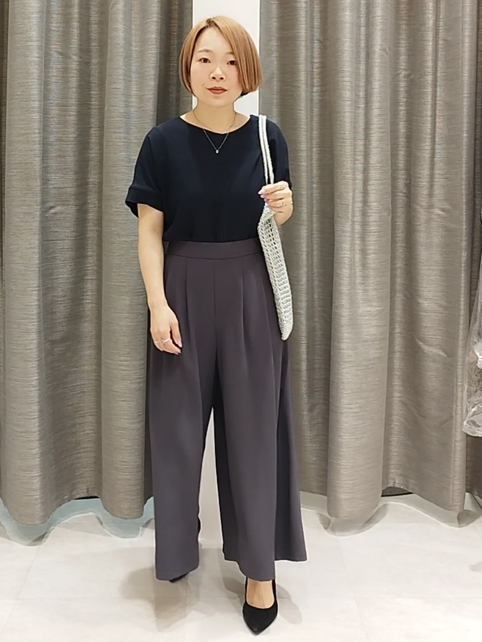 s u g iさんの「UNTITLED｜【前後2WAY/はっ水/セットアップ可】リラクシーフレンチスリーブブラウス」を使ったコーディネート