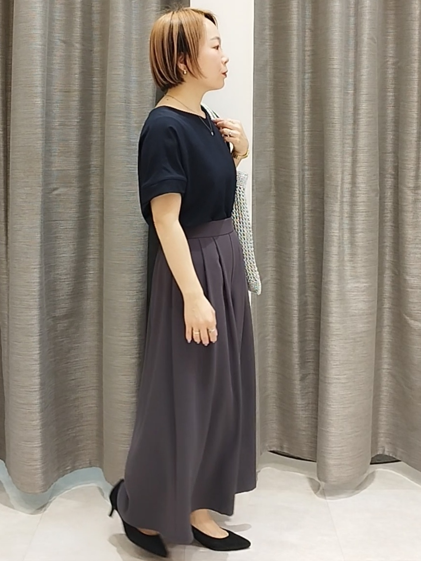 s u g iさんの「UNTITLED｜【前後2WAY/はっ水/セットアップ可】リラクシーフレンチスリーブブラウス」を使ったコーディネート
