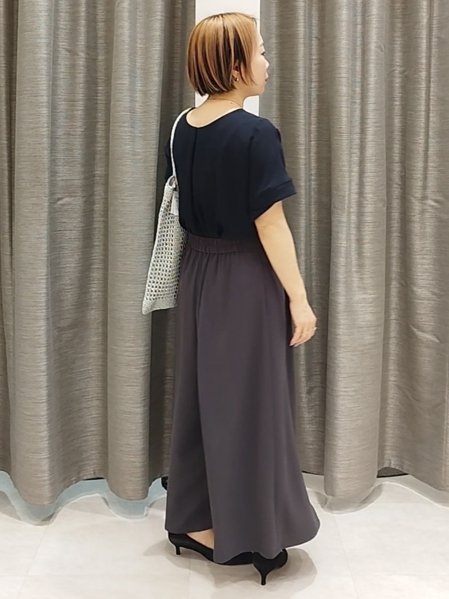 s u g iさんの「UNTITLED｜【前後2WAY/はっ水/セットアップ可】リラクシーフレンチスリーブブラウス」を使ったコーディネート
