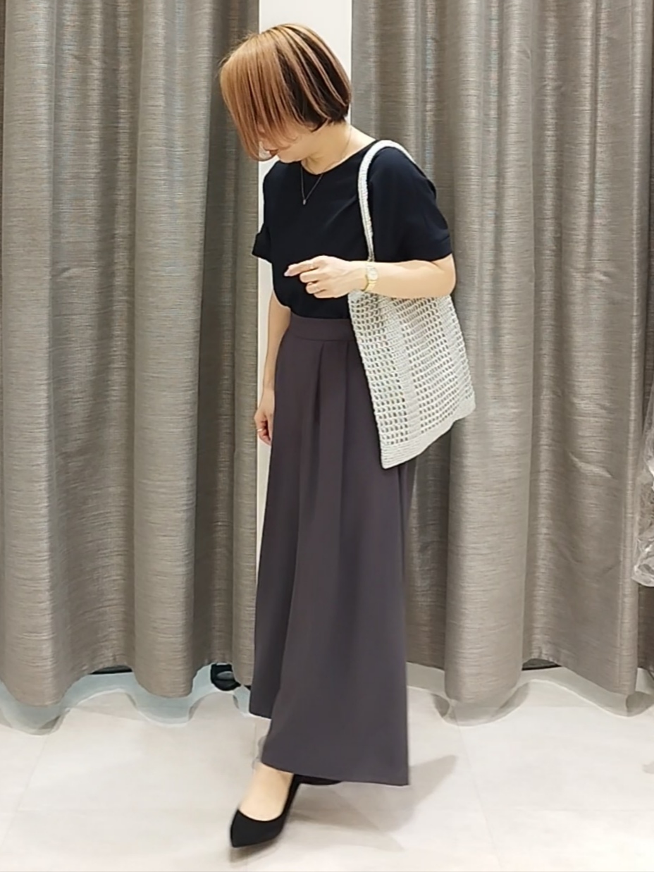s u g iさんの「UNTITLED｜【前後2WAY/はっ水/セットアップ可】リラクシーフレンチスリーブブラウス」を使ったコーディネート
