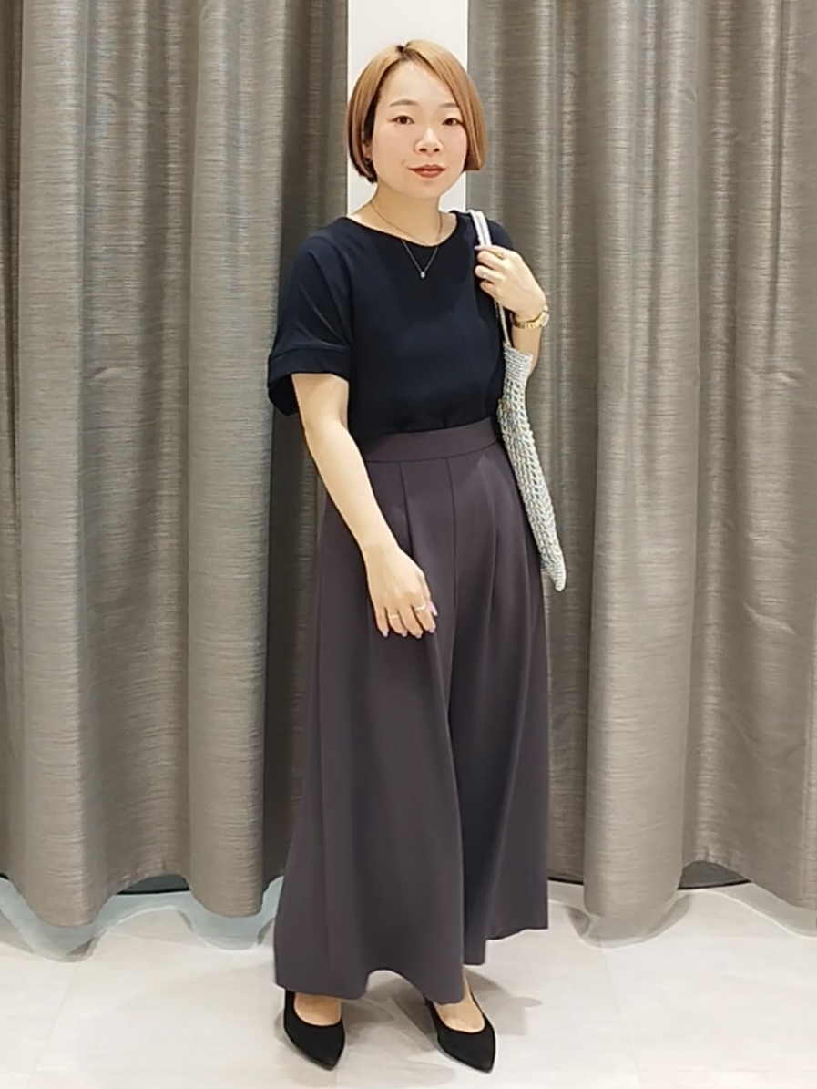 s u g iさんの「UNTITLED｜【前後2WAY/はっ水/セットアップ可】リラクシーフレンチスリーブブラウス」を使ったコーディネート