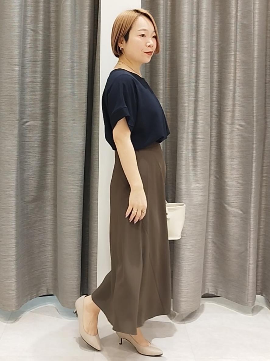 s u g iさんの「UNTITLED｜【前後2WAY/はっ水/セットアップ可】リラクシーフレンチスリーブブラウス」を使ったコーディネート
